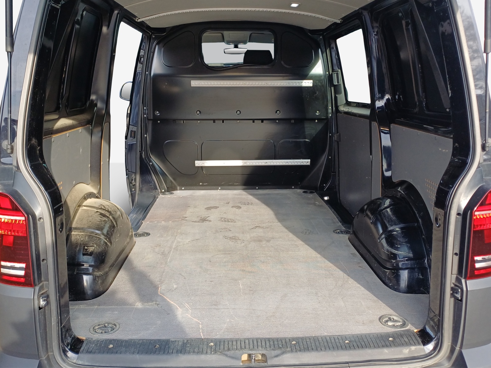 VW T6.1 2.0 TDI 4Motion DSG-image-12