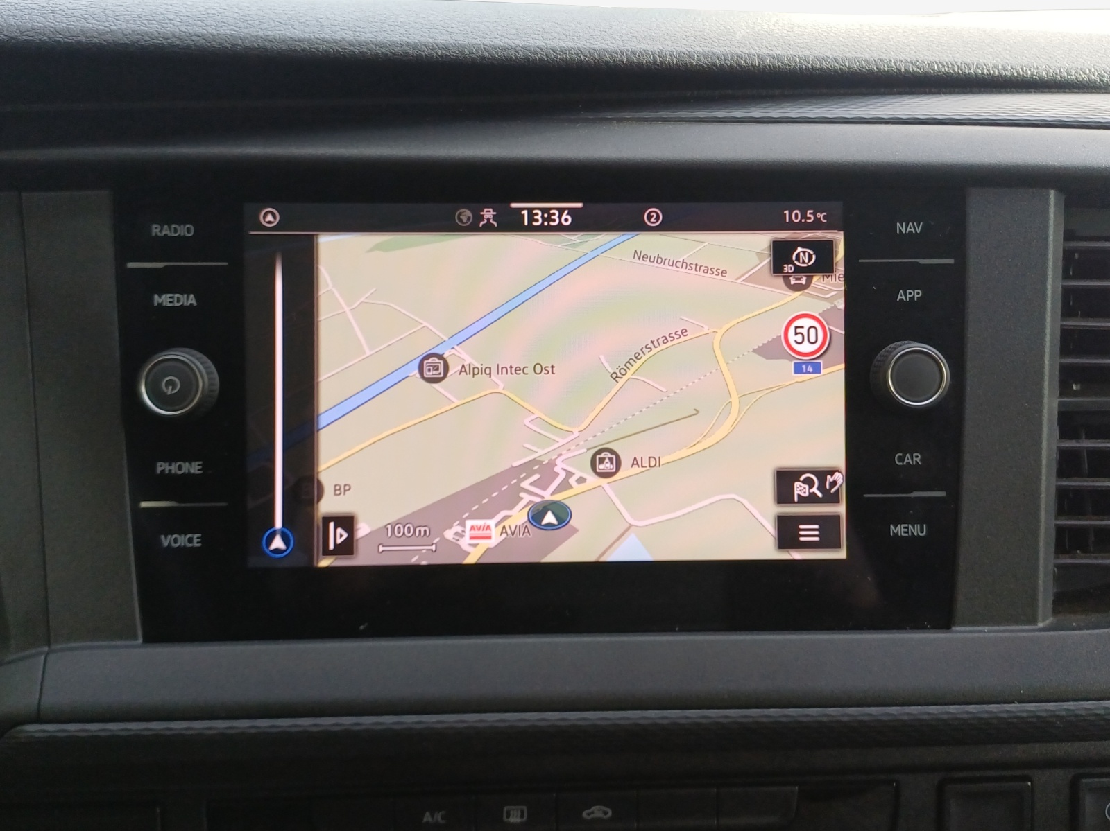 VW T6.1 2.0 TDI 4Motion DSG-image-15