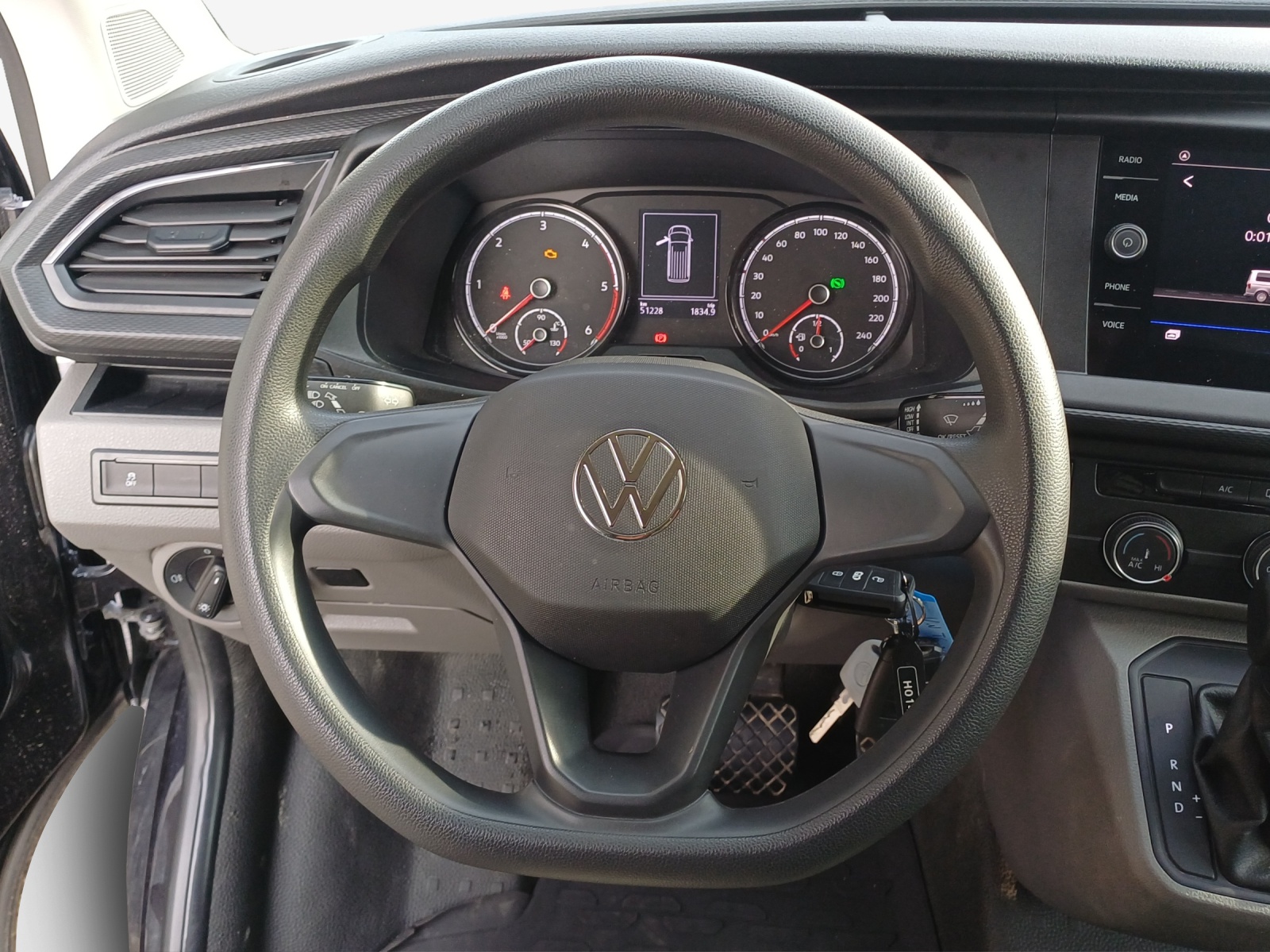 VW T6.1 2.0 TDI 4Motion DSG-image-9