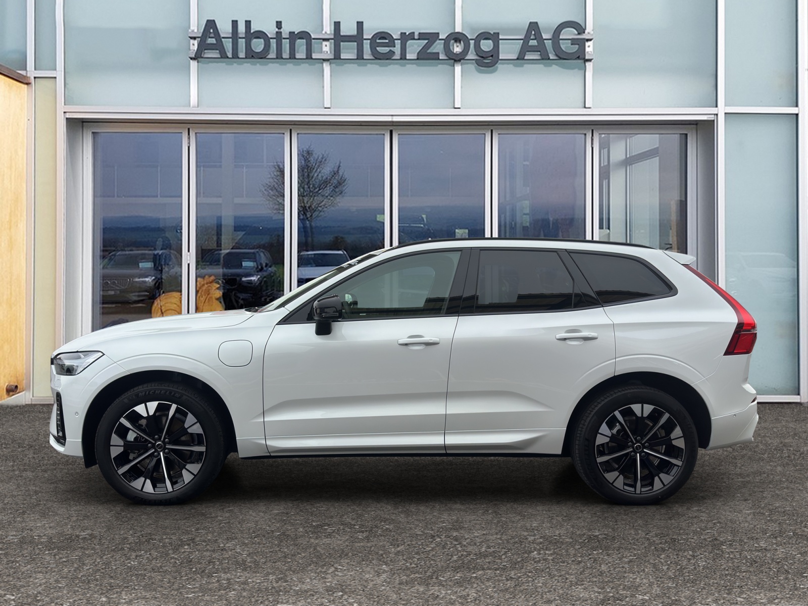 VOLVO XC60 2.0 T8 TE Ultra Dark eAWD-image-1