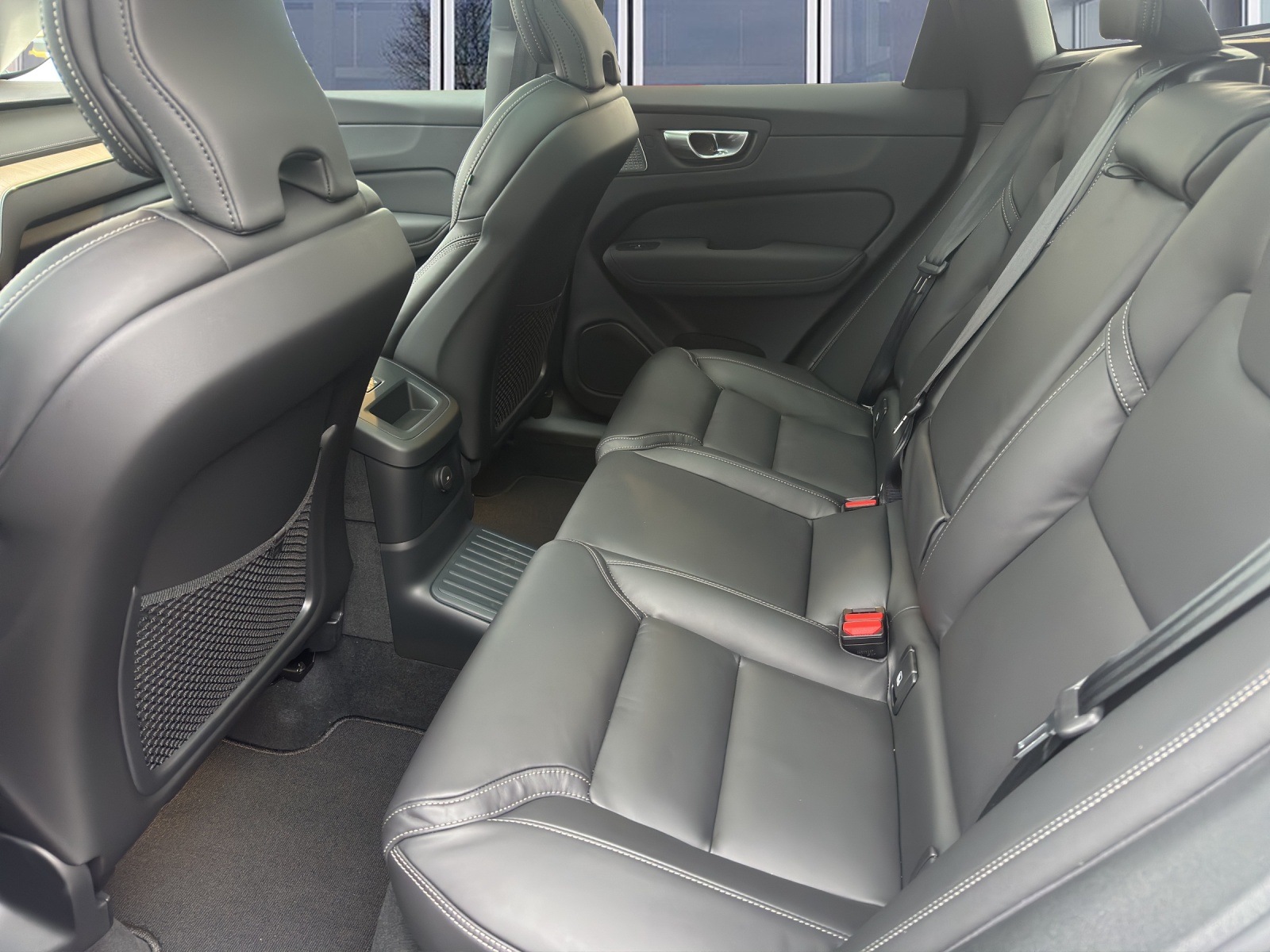 VOLVO XC60 2.0 T8 TE Ultra Dark eAWD-image-8