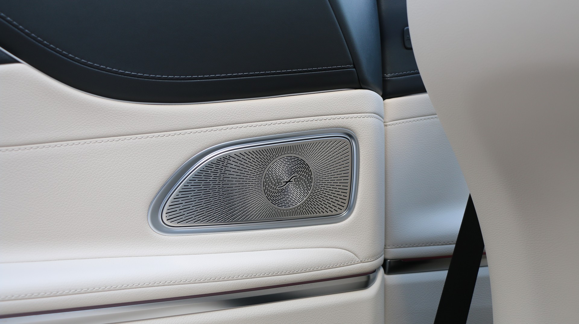 MERCEDES-BENZ CLE AMG 53 Cabrio 4Matic+-image-14
