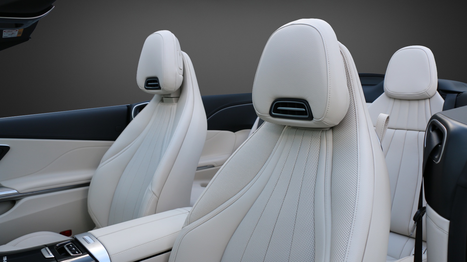 MERCEDES-BENZ CLE AMG 53 Cabrio 4Matic+-image-11