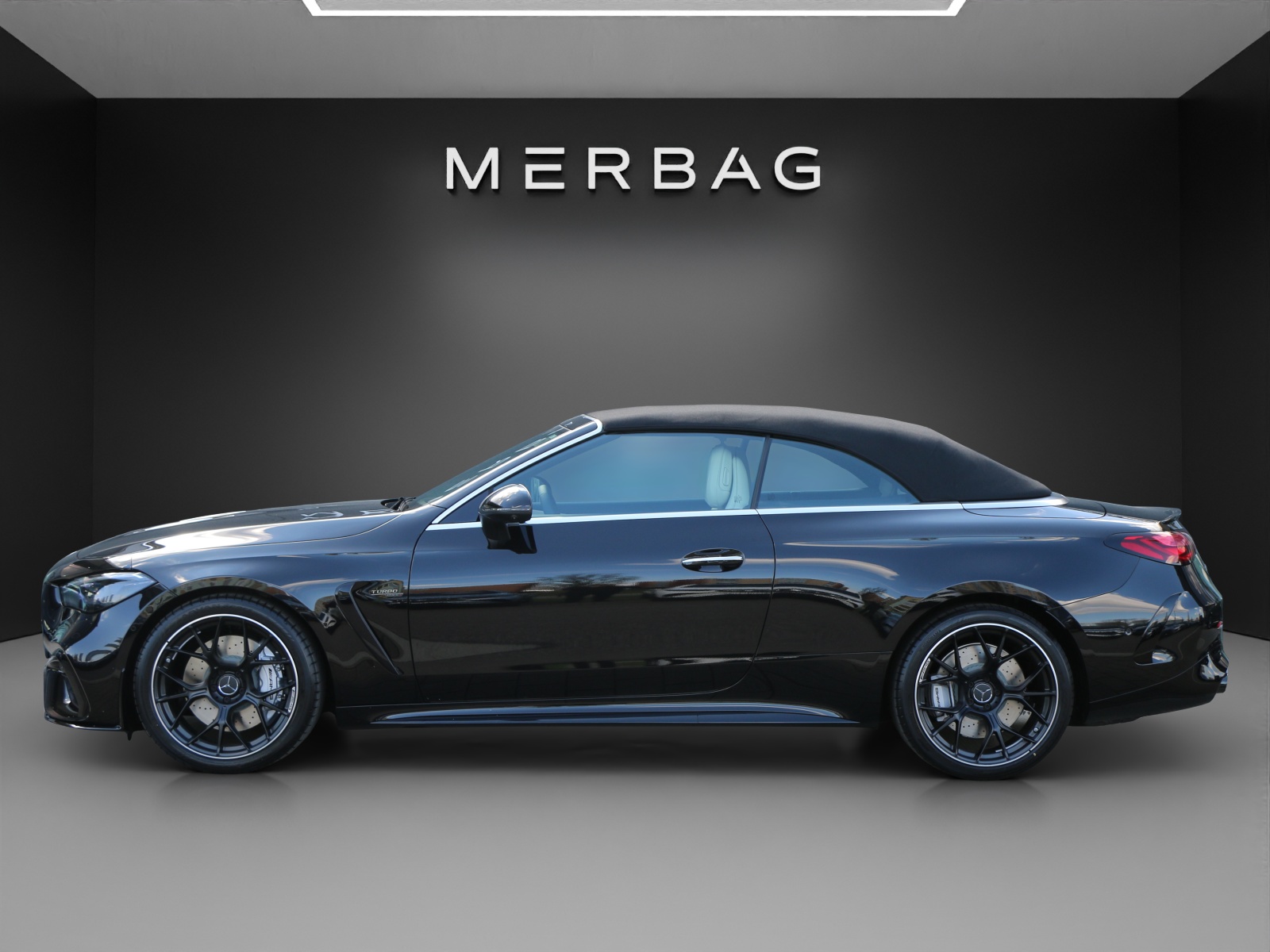 MERCEDES-BENZ CLE AMG 53 Cabrio 4Matic+-image-3