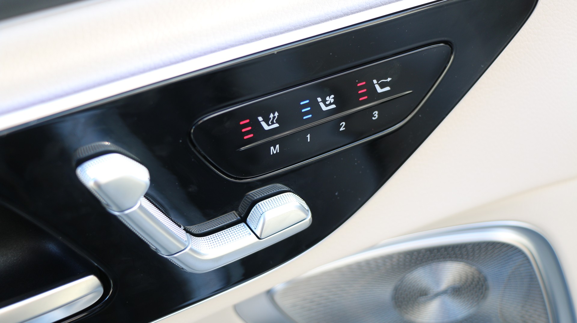 MERCEDES-BENZ CLE AMG 53 Cabrio 4Matic+-image-18