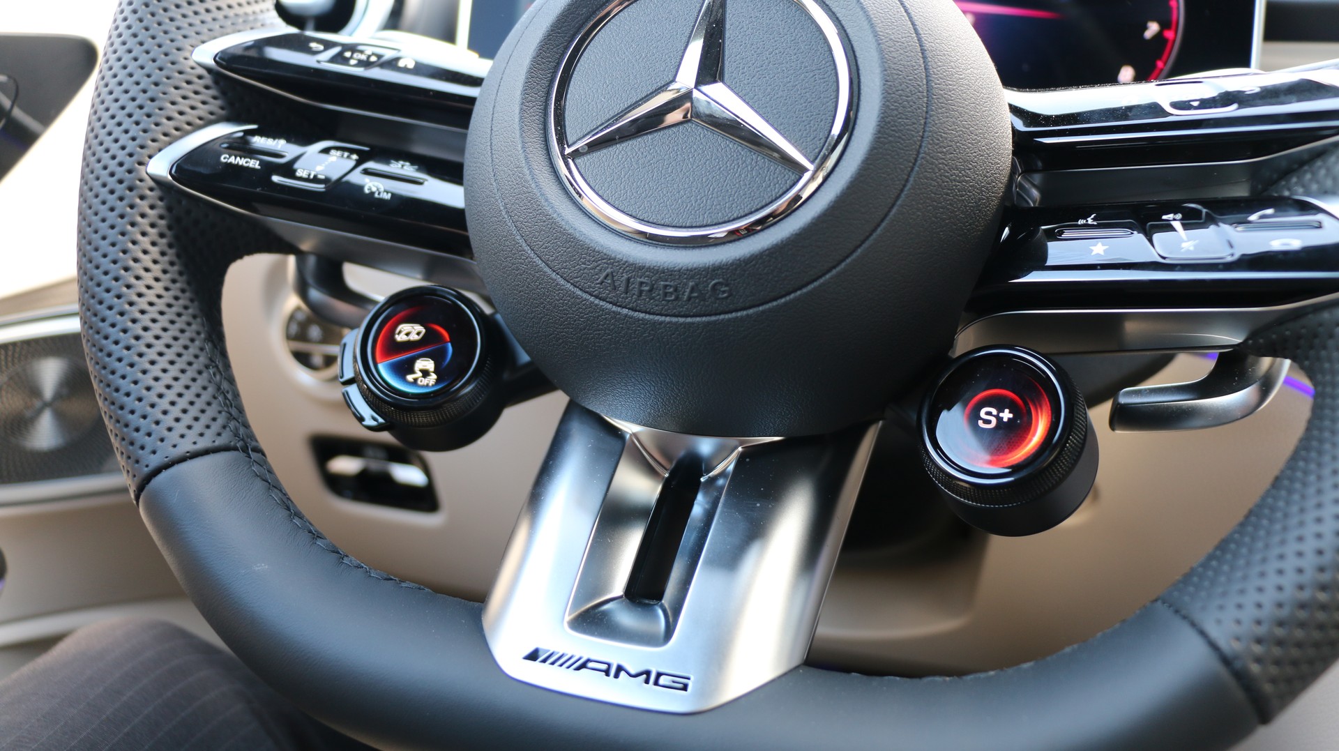 MERCEDES-BENZ CLE AMG 53 Cabrio 4Matic+-image-21