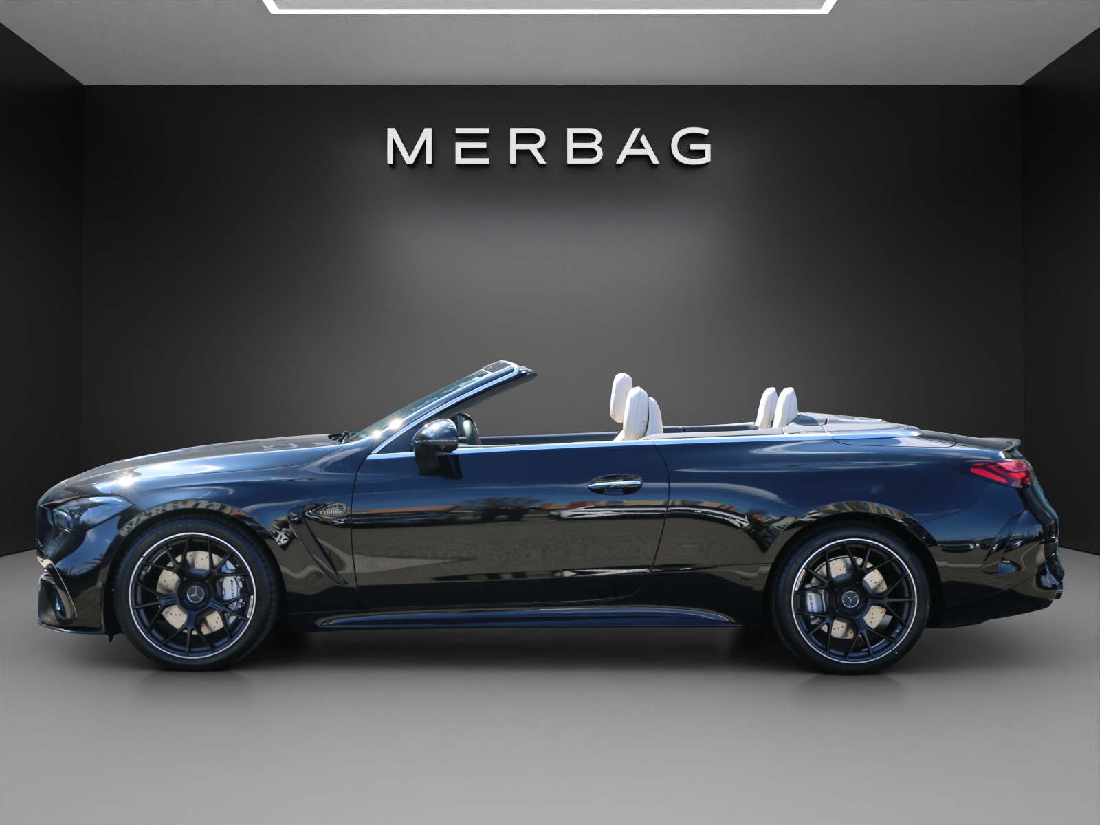 MERCEDES-BENZ CLE AMG 53 Cabrio 4Matic+-image-2