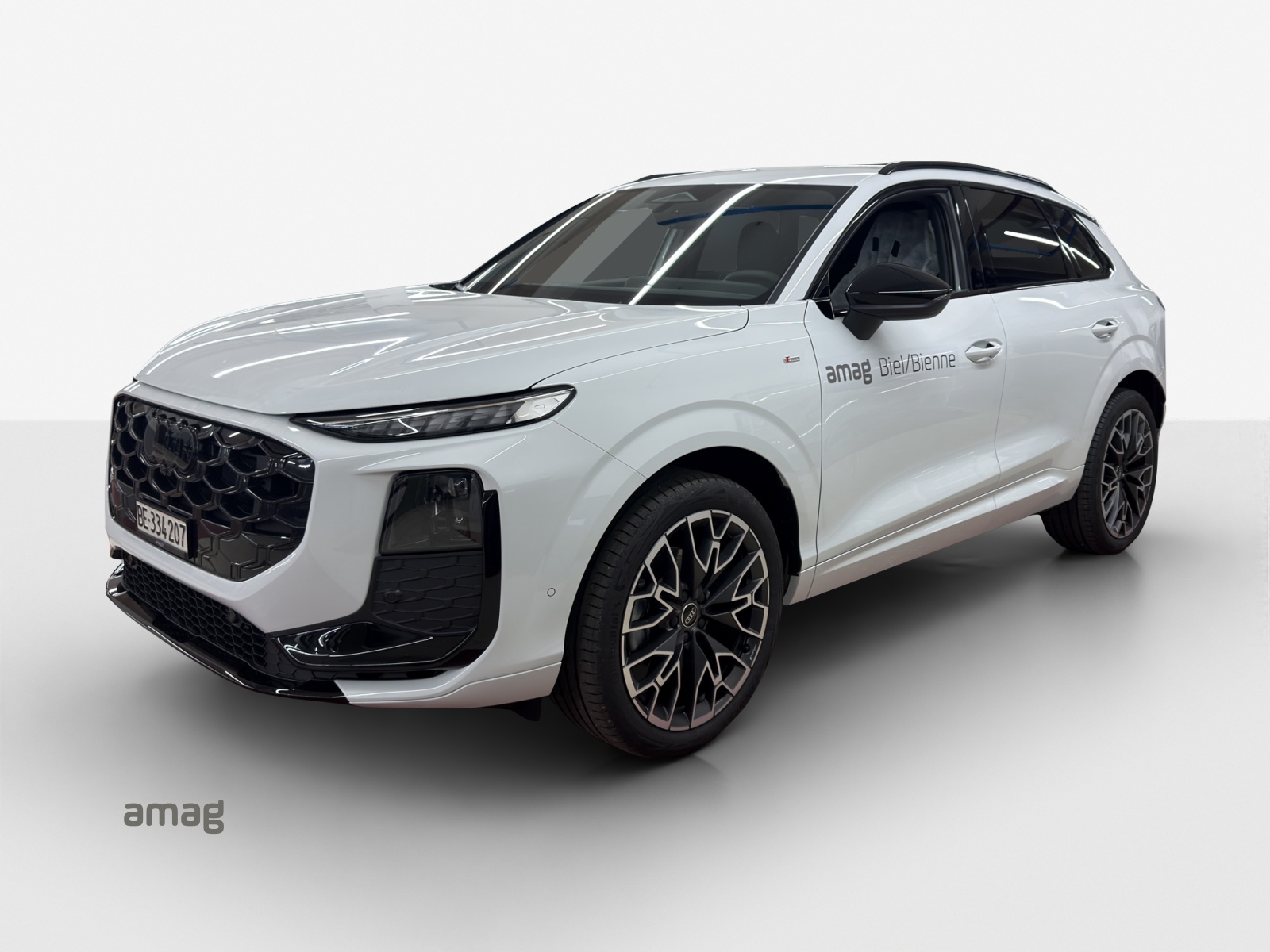 AUDI Q3 SUV 110 kW TFSI S tronic-image-0