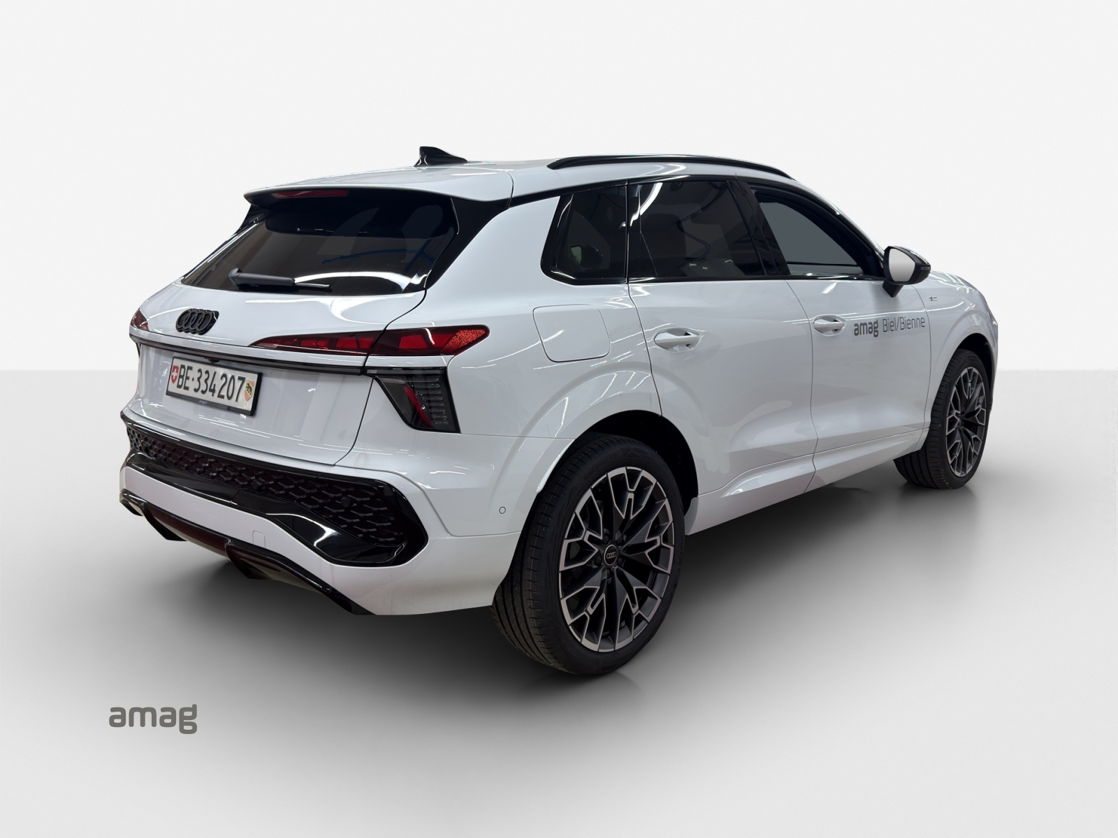 AUDI Q3 SUV 110 kW TFSI S tronic-image-4