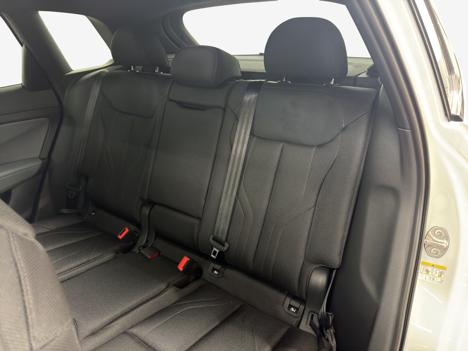 AUDI Q3 SUV 110 kW TFSI S tronic-image-11