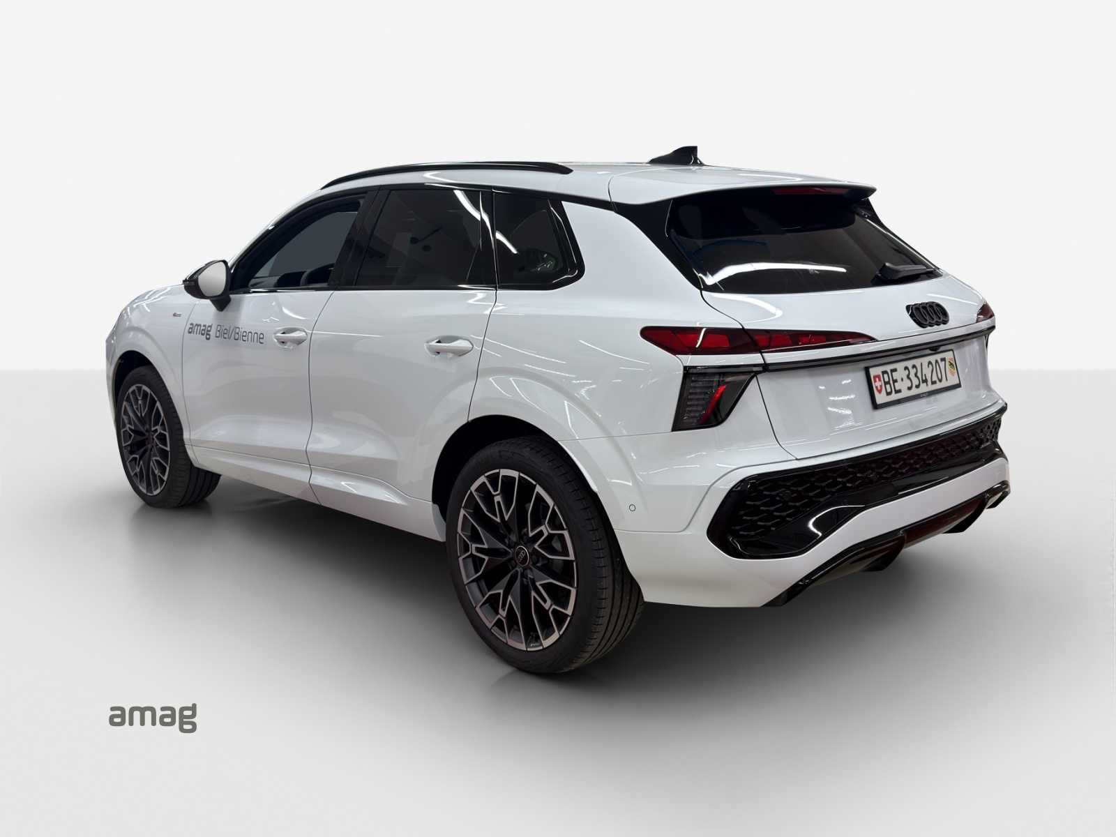 AUDI Q3 SUV 110 kW TFSI S tronic-image-2