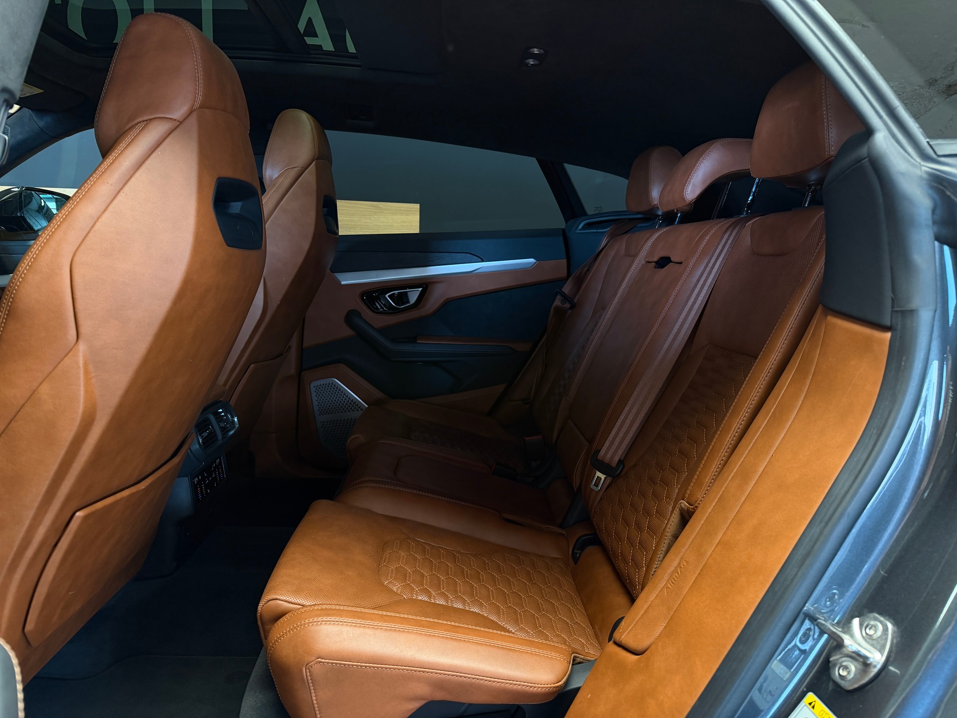 LAMBORGHINI Urus E-Gear-image-22