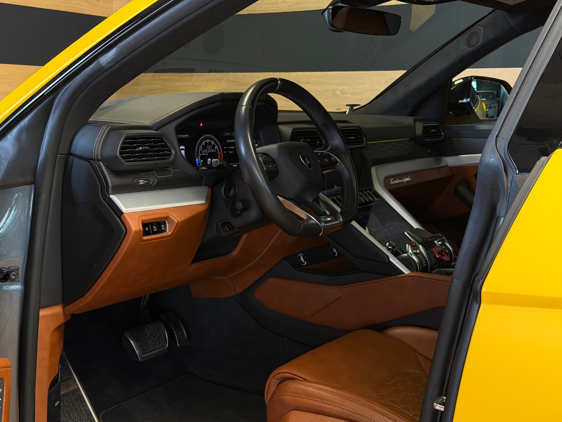 LAMBORGHINI Urus E-Gear-image-27