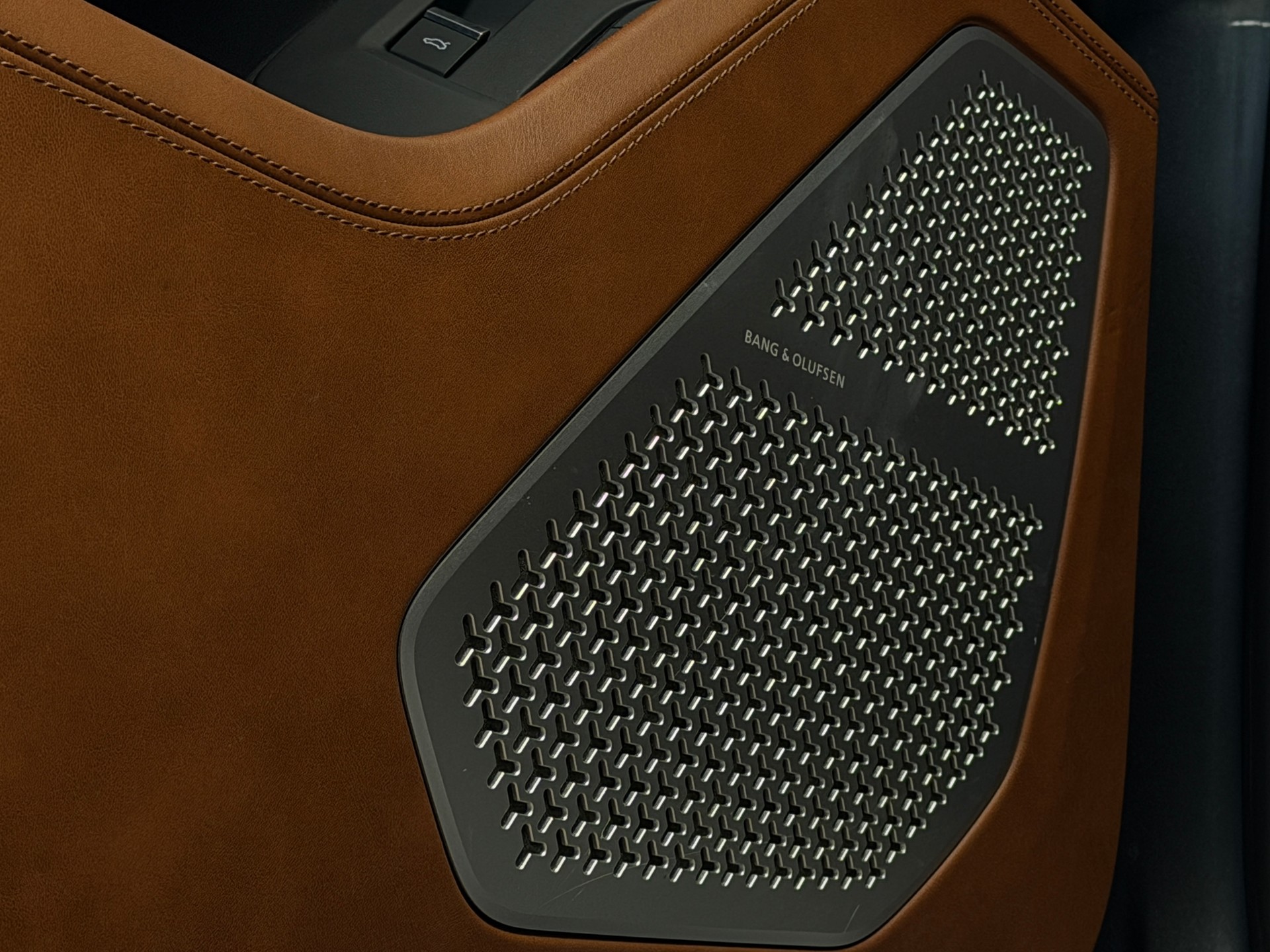 LAMBORGHINI Urus E-Gear-image-25