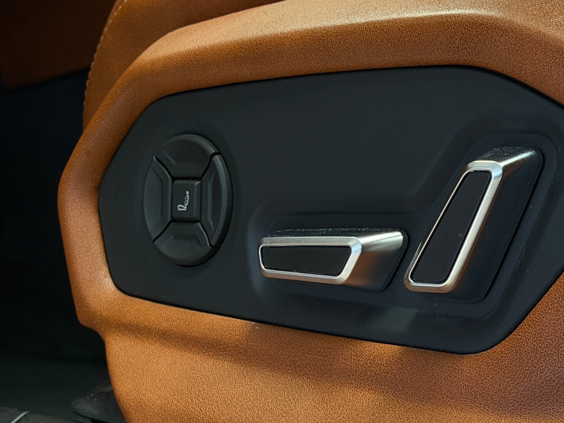 LAMBORGHINI Urus E-Gear-image-26