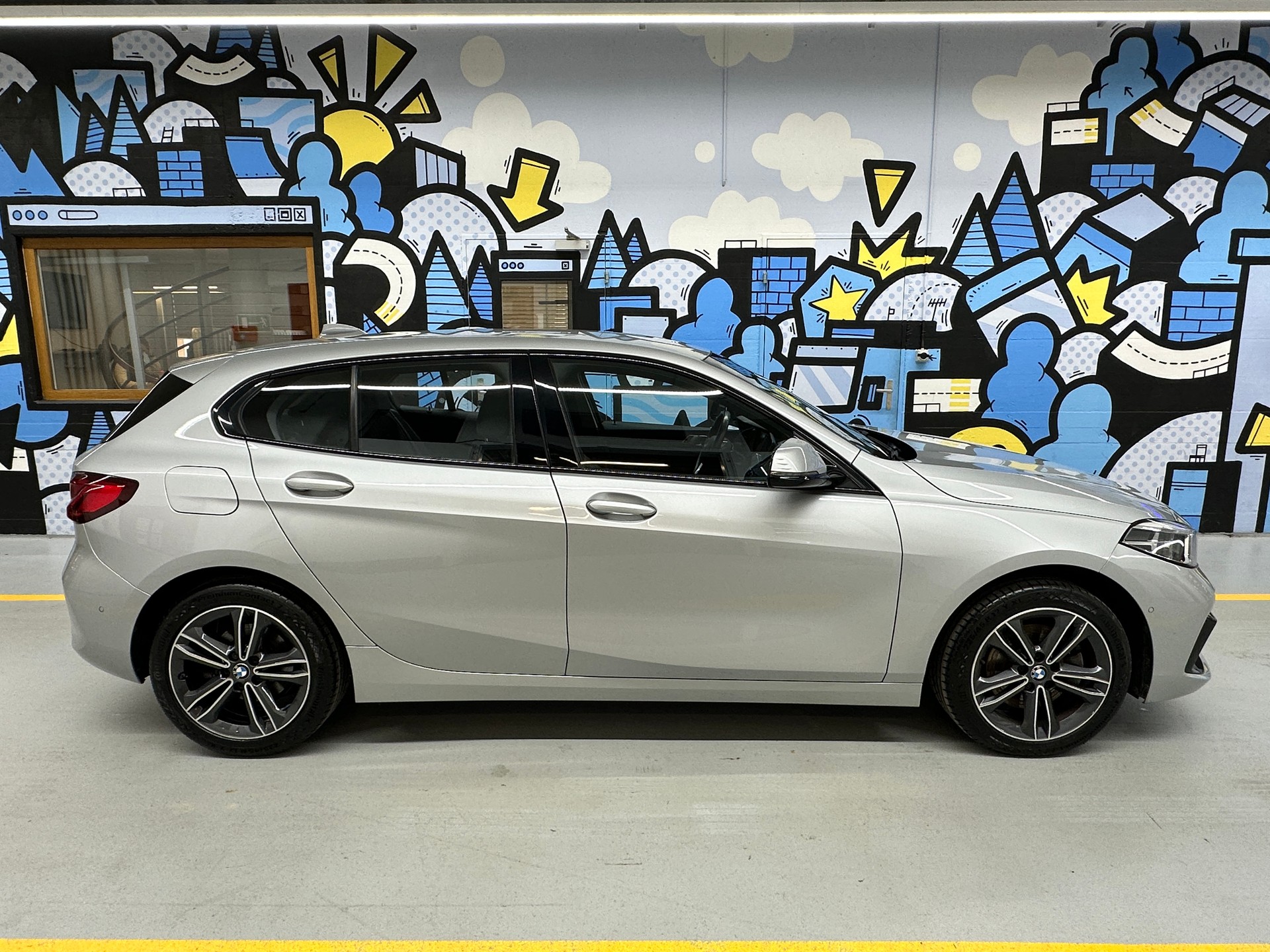 BMW 118i Sport Line Steptronic-image-2