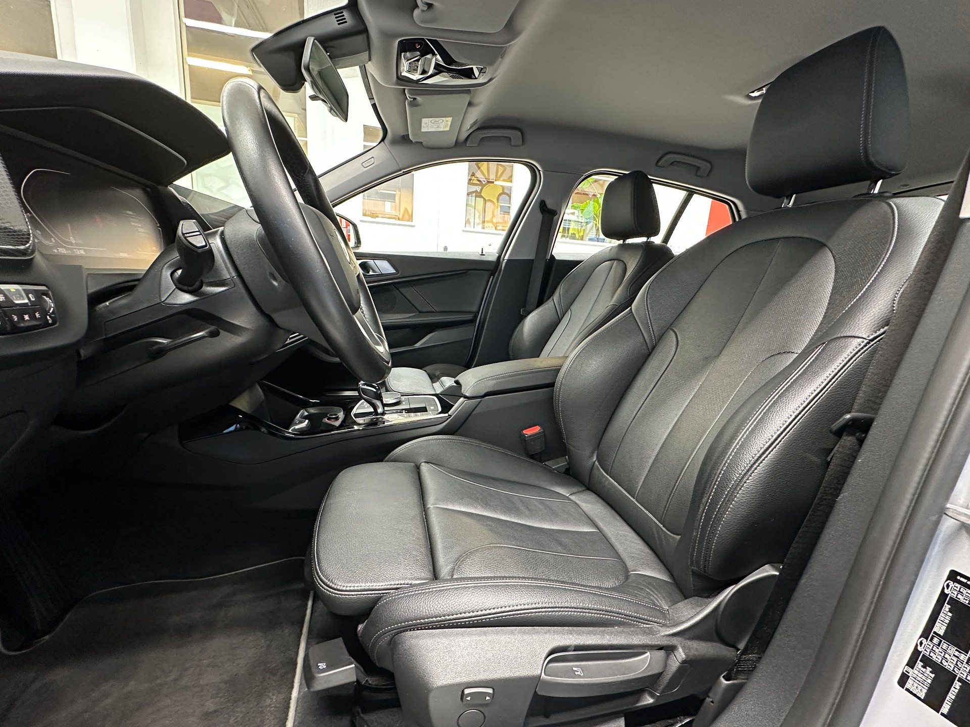 BMW 118i Sport Line Steptronic-image-7