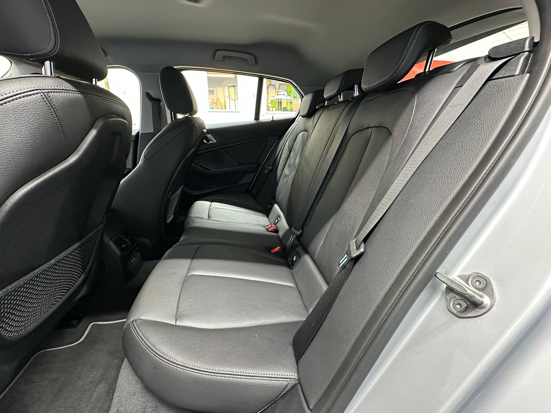BMW 118i Sport Line Steptronic-image-8