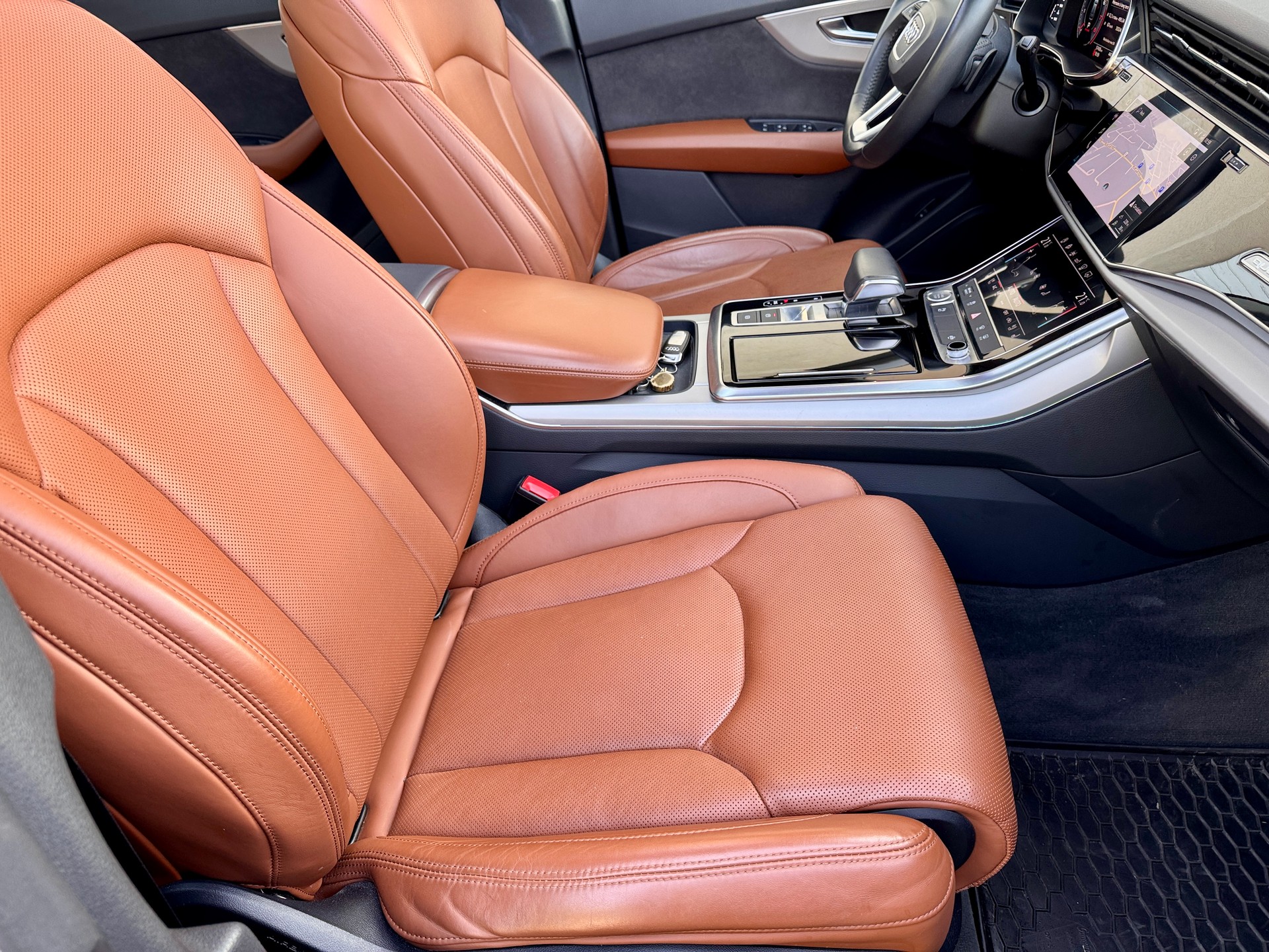 AUDI Q8 55 TFSI quattro tiptronic-image-12