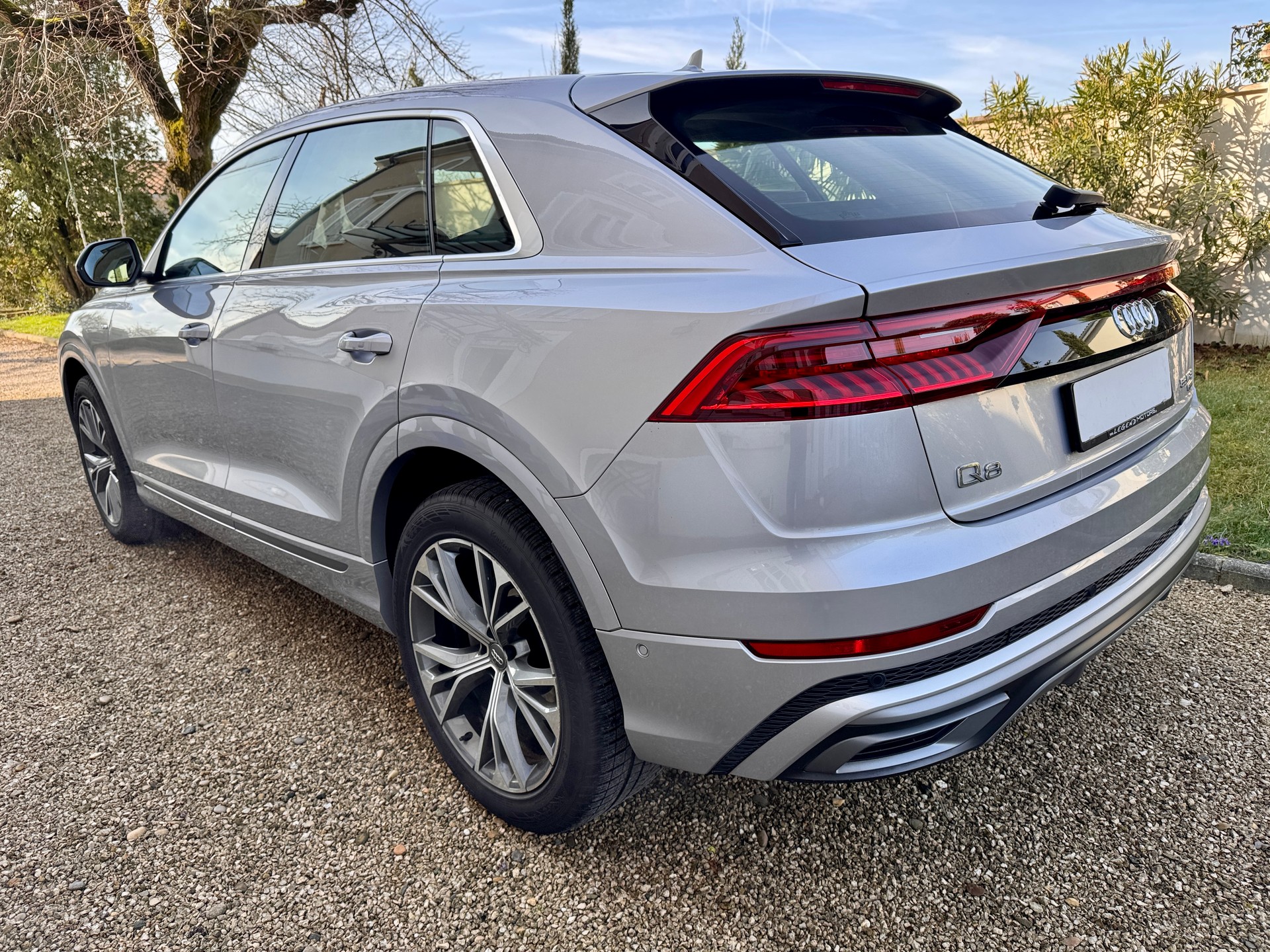 AUDI Q8 55 TFSI quattro tiptronic-image-9