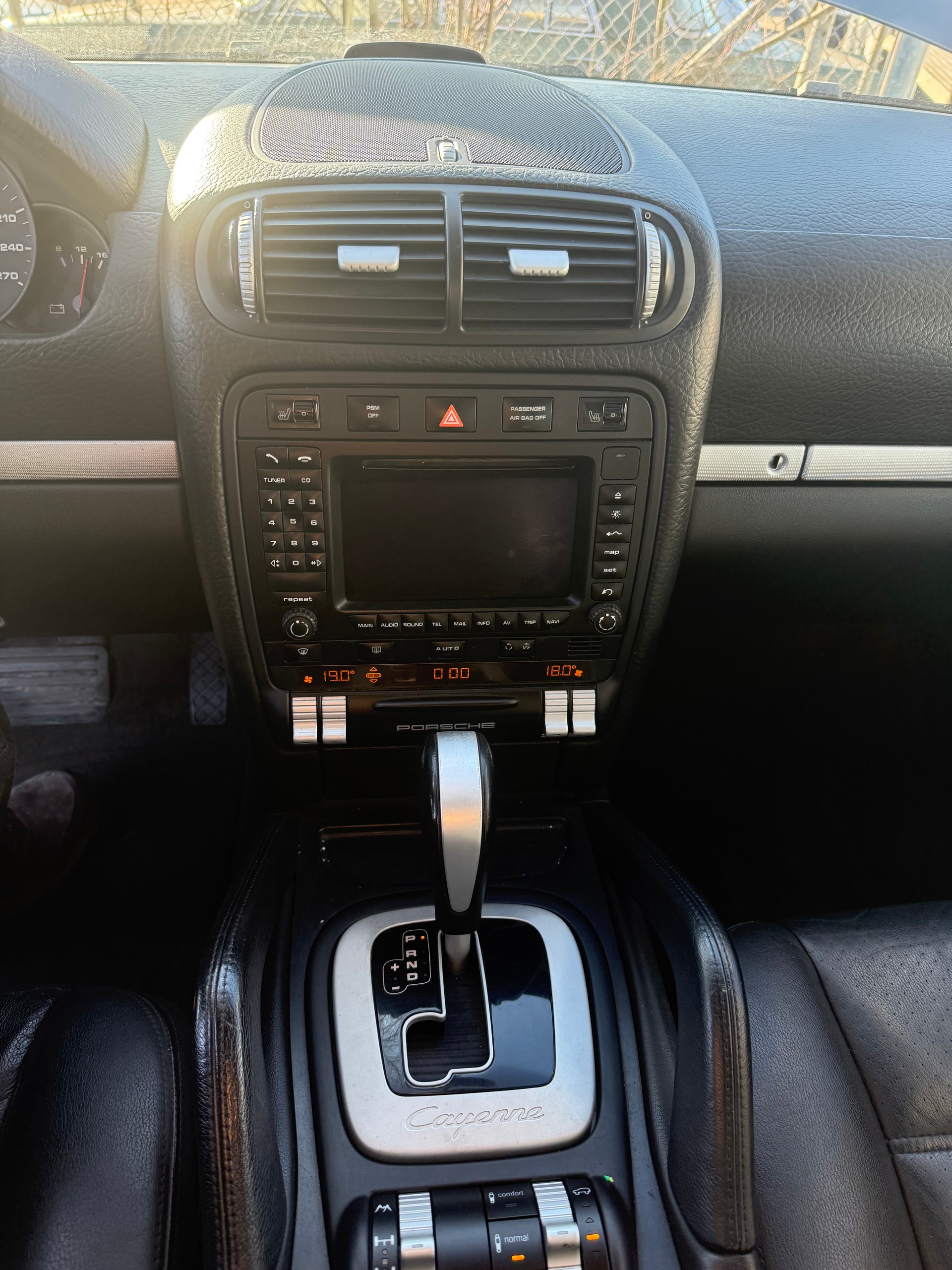 PORSCHE Cayenne-image-10