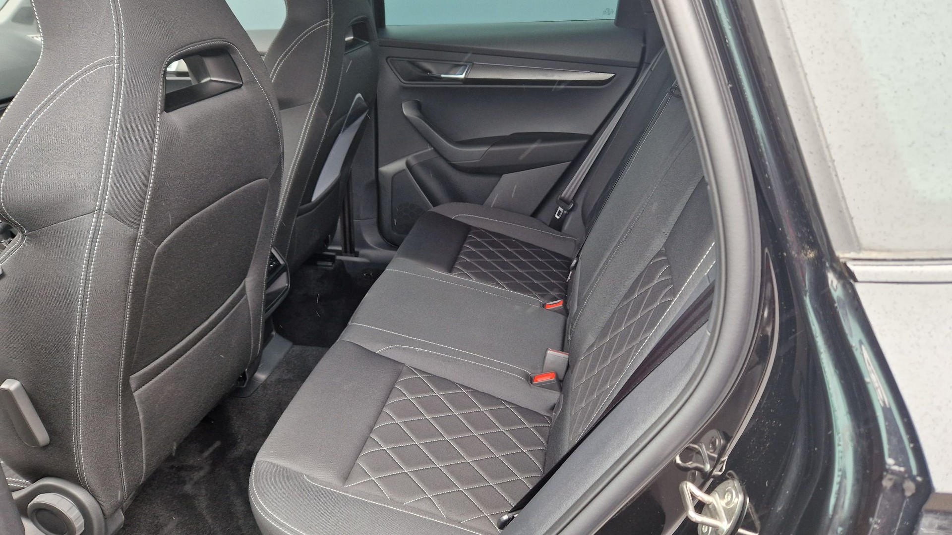 SKODA Karoq 2.0 TSI SportLine 4x4 DSG-image-6