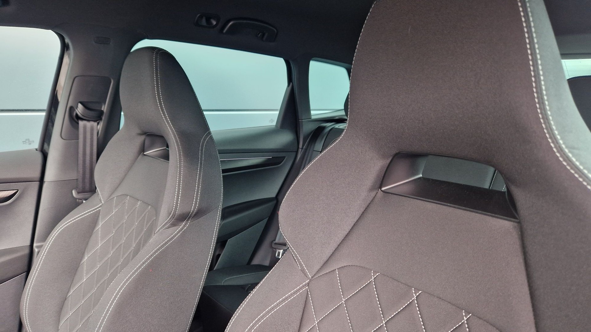 SKODA Karoq 2.0 TSI SportLine 4x4 DSG-image-7