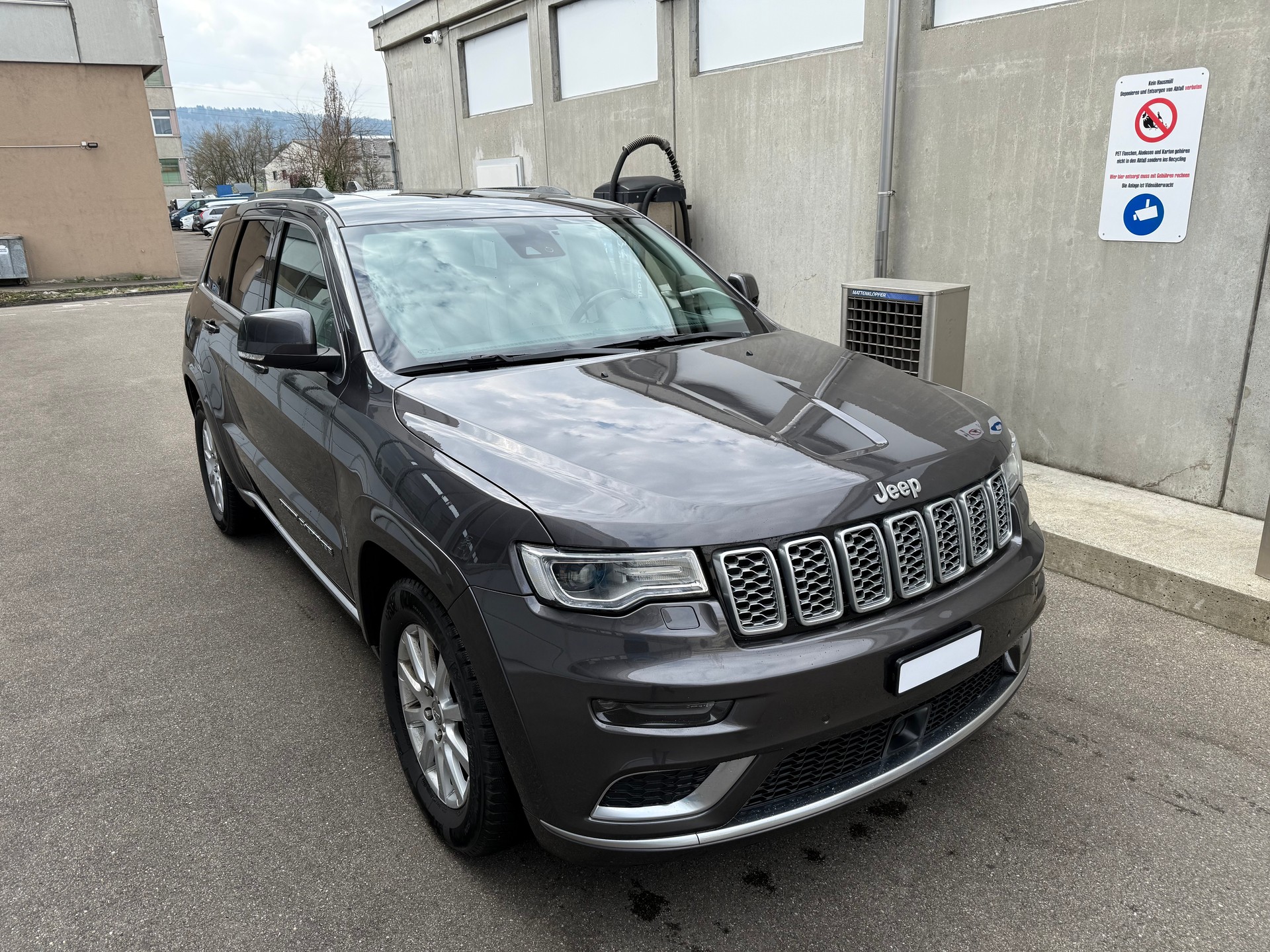JEEP Grand Cherokee 5.7 V8 HEMI Summit Automatic-image-1