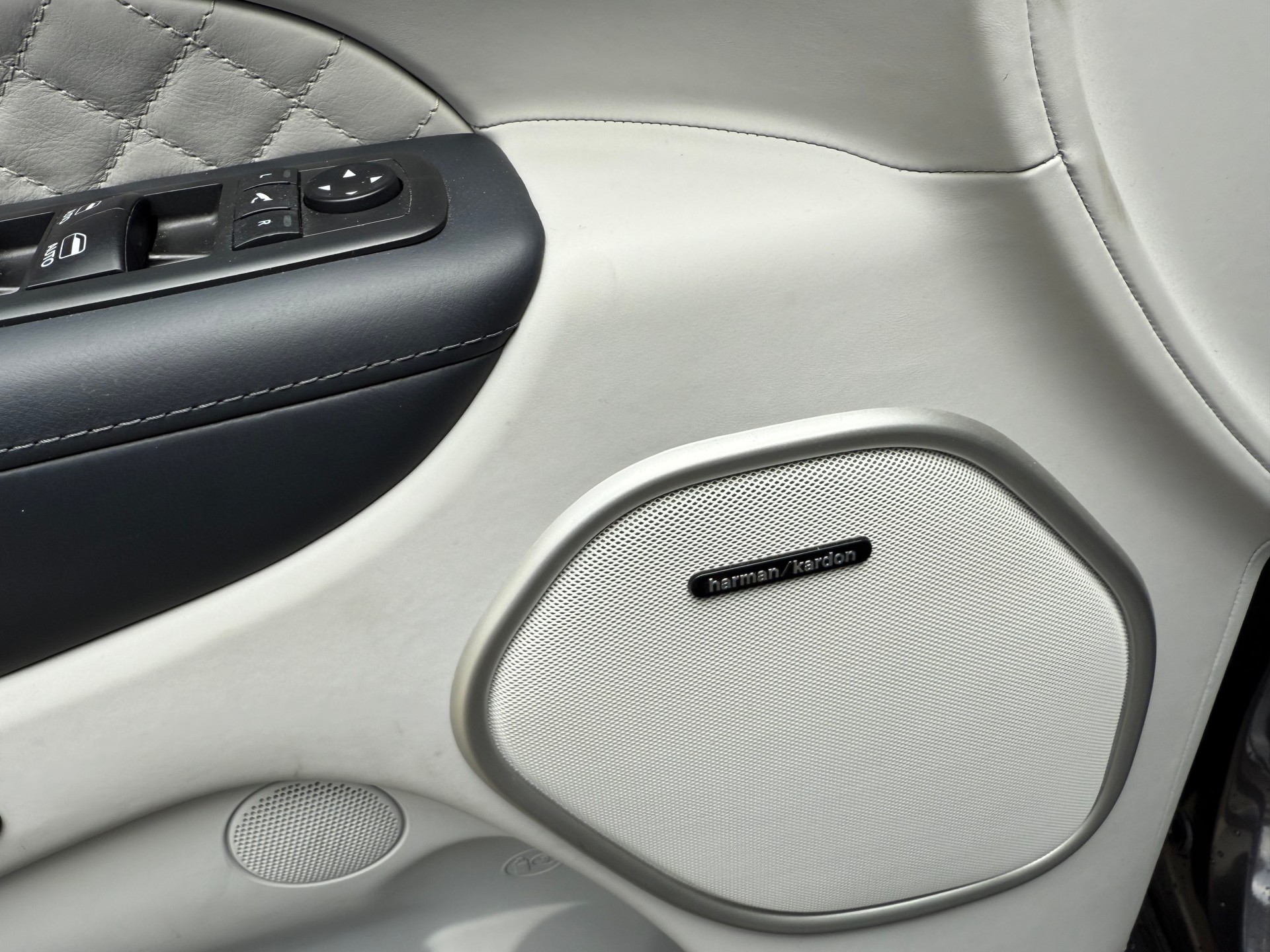 JEEP Grand Cherokee 5.7 V8 HEMI Summit Automatic-image-7