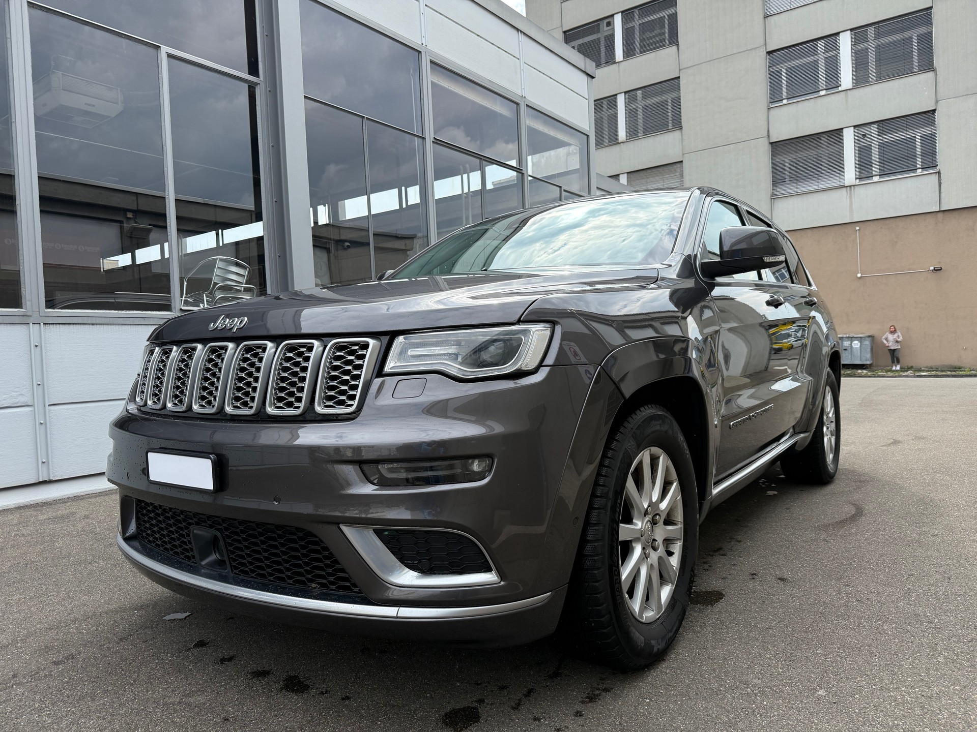 JEEP Grand Cherokee 5.7 V8 HEMI Summit Automatic-image-0