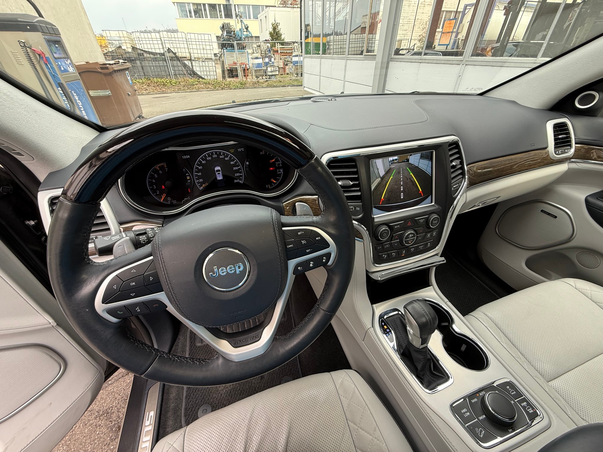 JEEP Grand Cherokee 5.7 V8 HEMI Summit Automatic-image-9