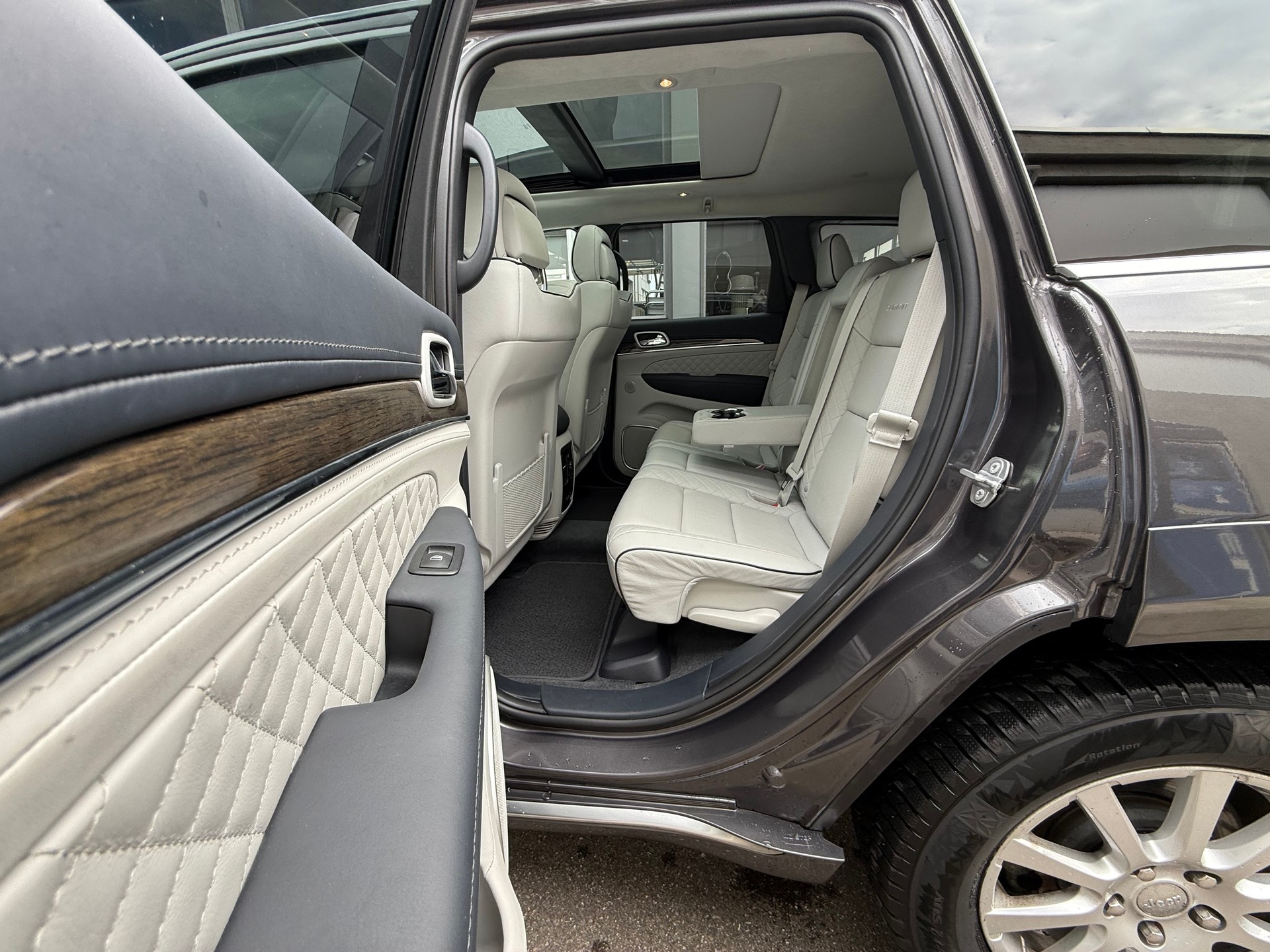 JEEP Grand Cherokee 5.7 V8 HEMI Summit Automatic-image-11
