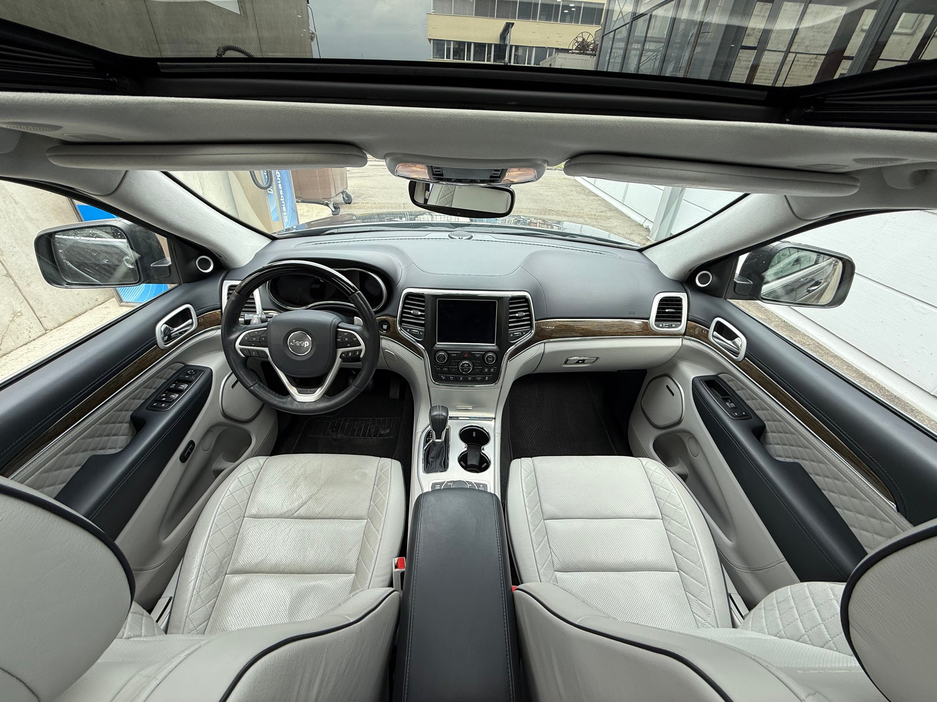 JEEP Grand Cherokee 5.7 V8 HEMI Summit Automatic-image-8