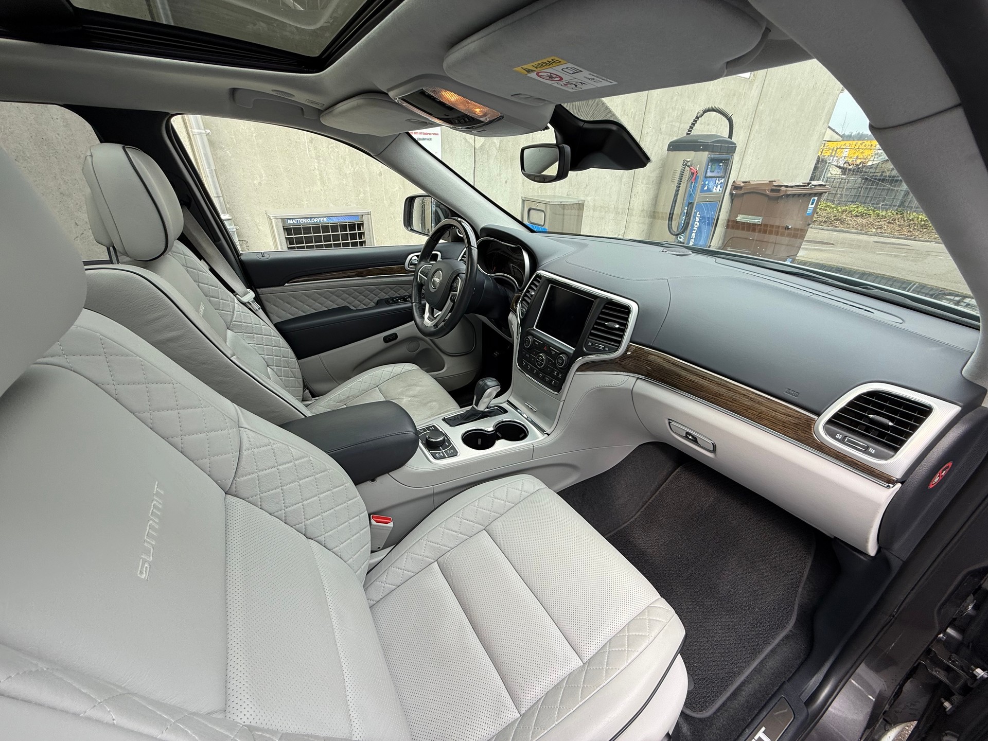 JEEP Grand Cherokee 5.7 V8 HEMI Summit Automatic-image-15