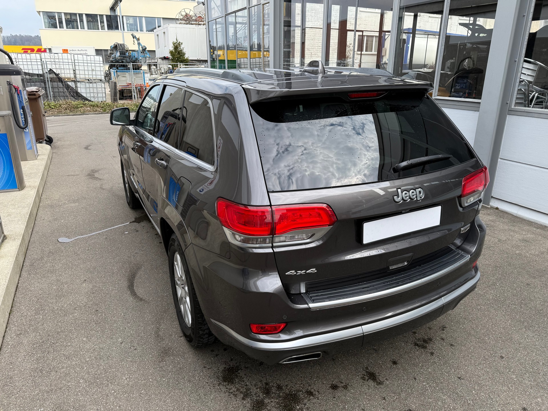 JEEP Grand Cherokee 5.7 V8 HEMI Summit Automatic-image-4