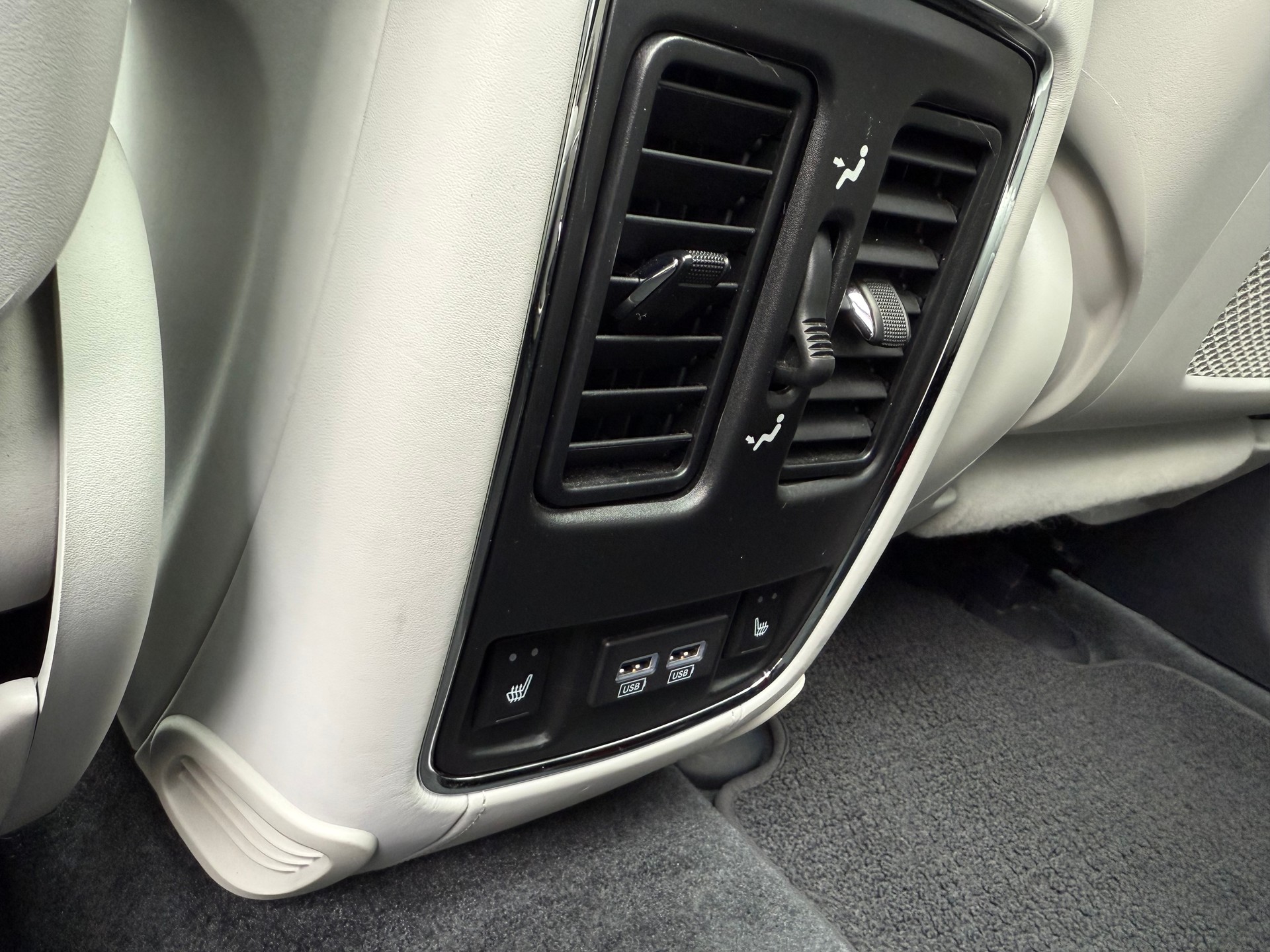 JEEP Grand Cherokee 5.7 V8 HEMI Summit Automatic-image-12