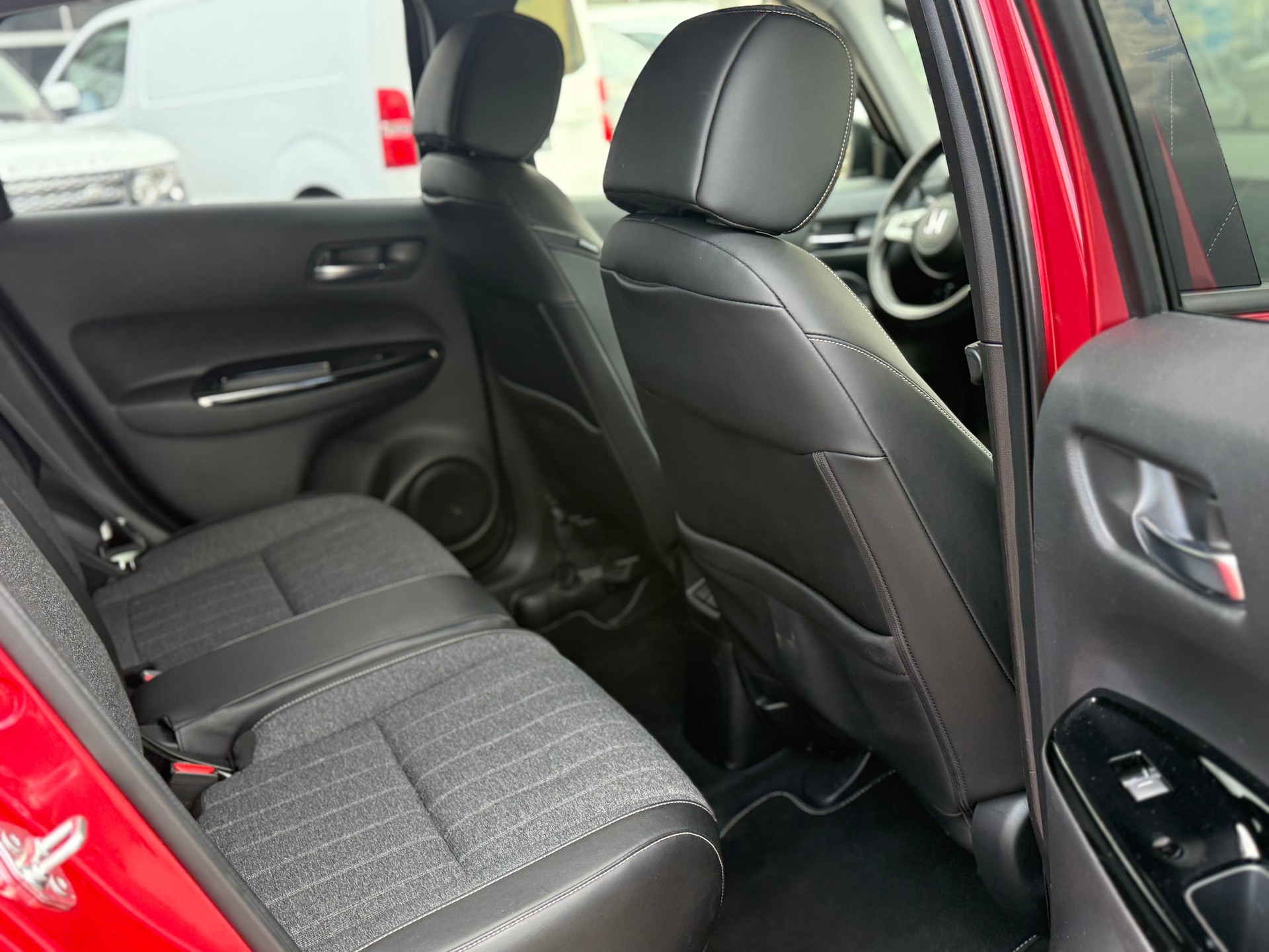 HONDA Jazz 1.5i-MMD Executive E-CVT-image-8