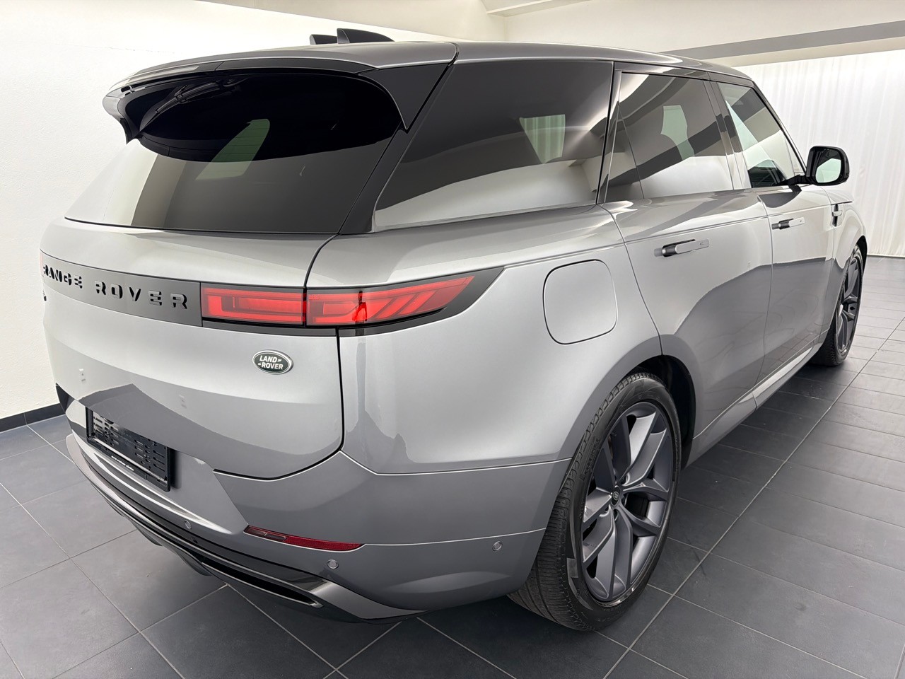 LAND ROVER RR Sport D300 MHEV Dyn SE-image-2