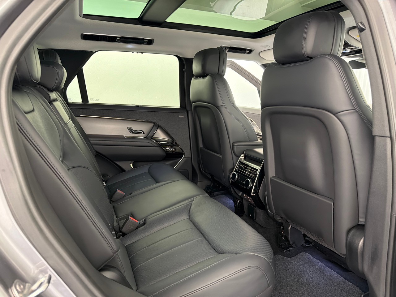 LAND ROVER RR Sport D300 MHEV Dyn SE-image-7