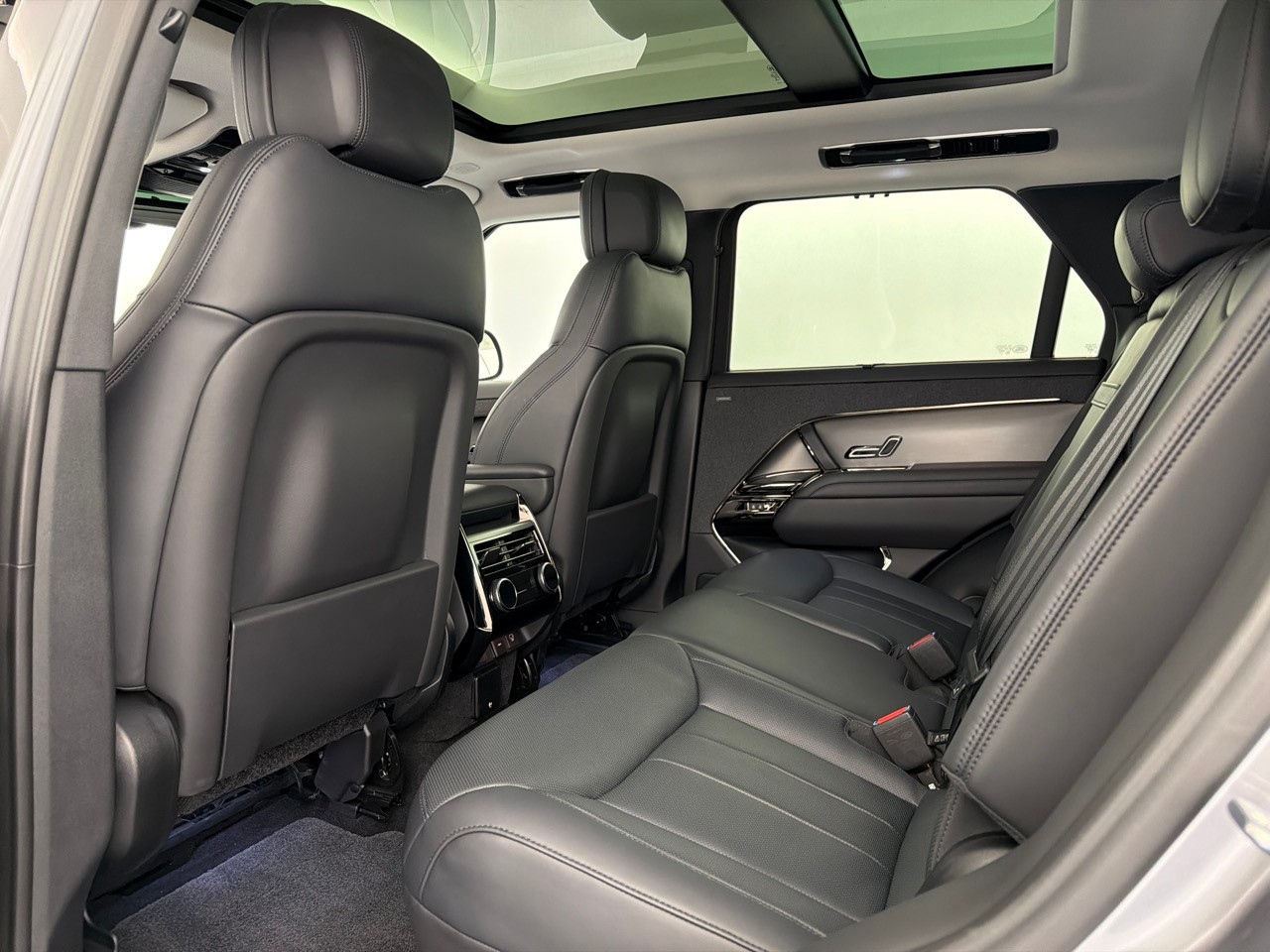 LAND ROVER RR Sport D300 MHEV Dyn SE-image-5