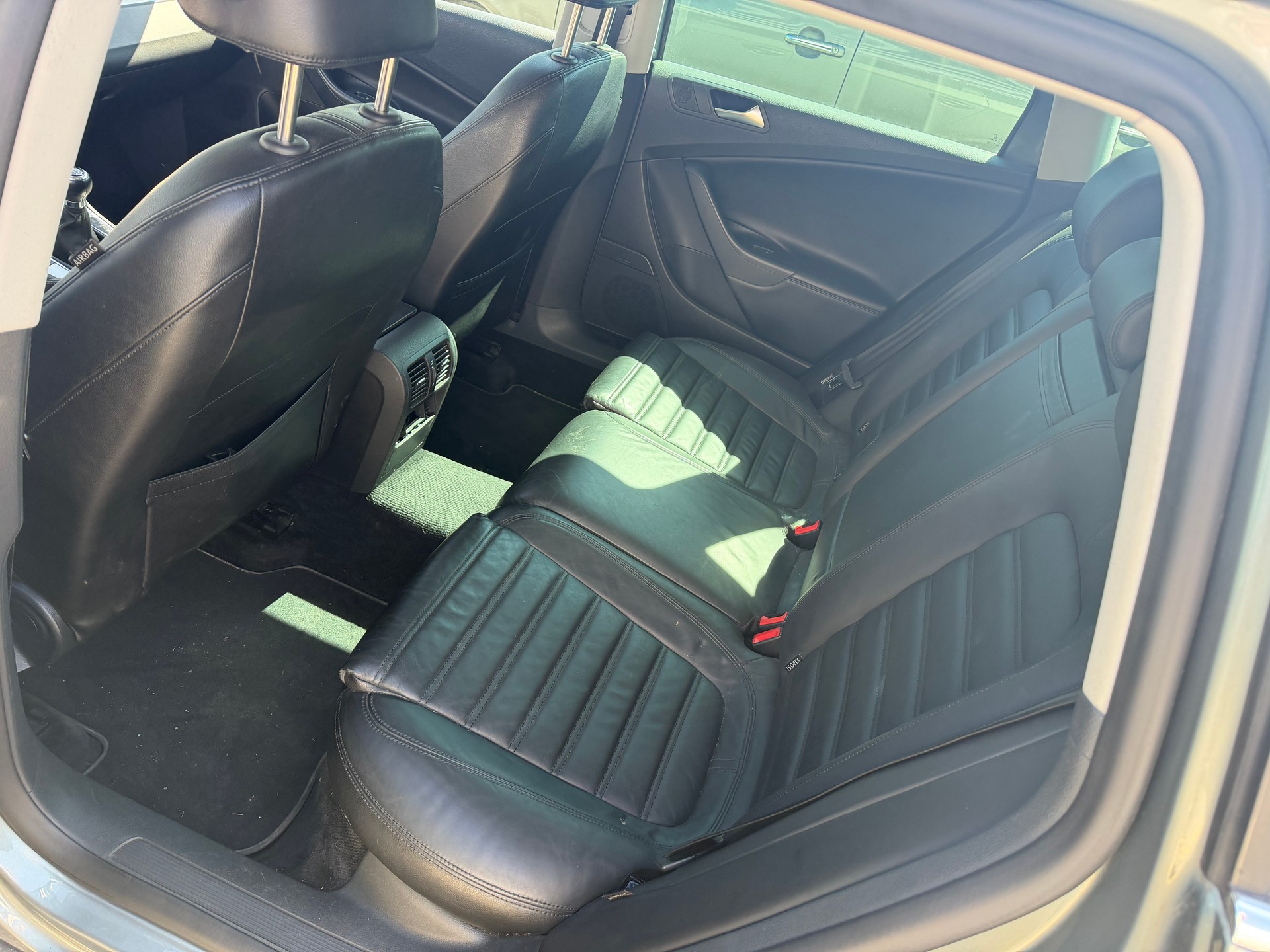 VW Passat Variant 2.0 FSI Highline 4Motion-image-7
