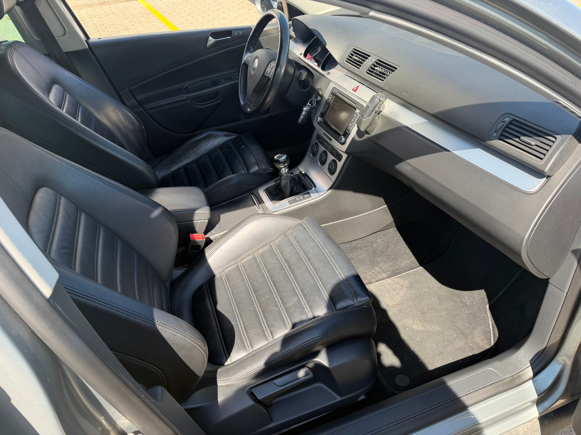 VW Passat Variant 2.0 FSI Highline 4Motion-image-11
