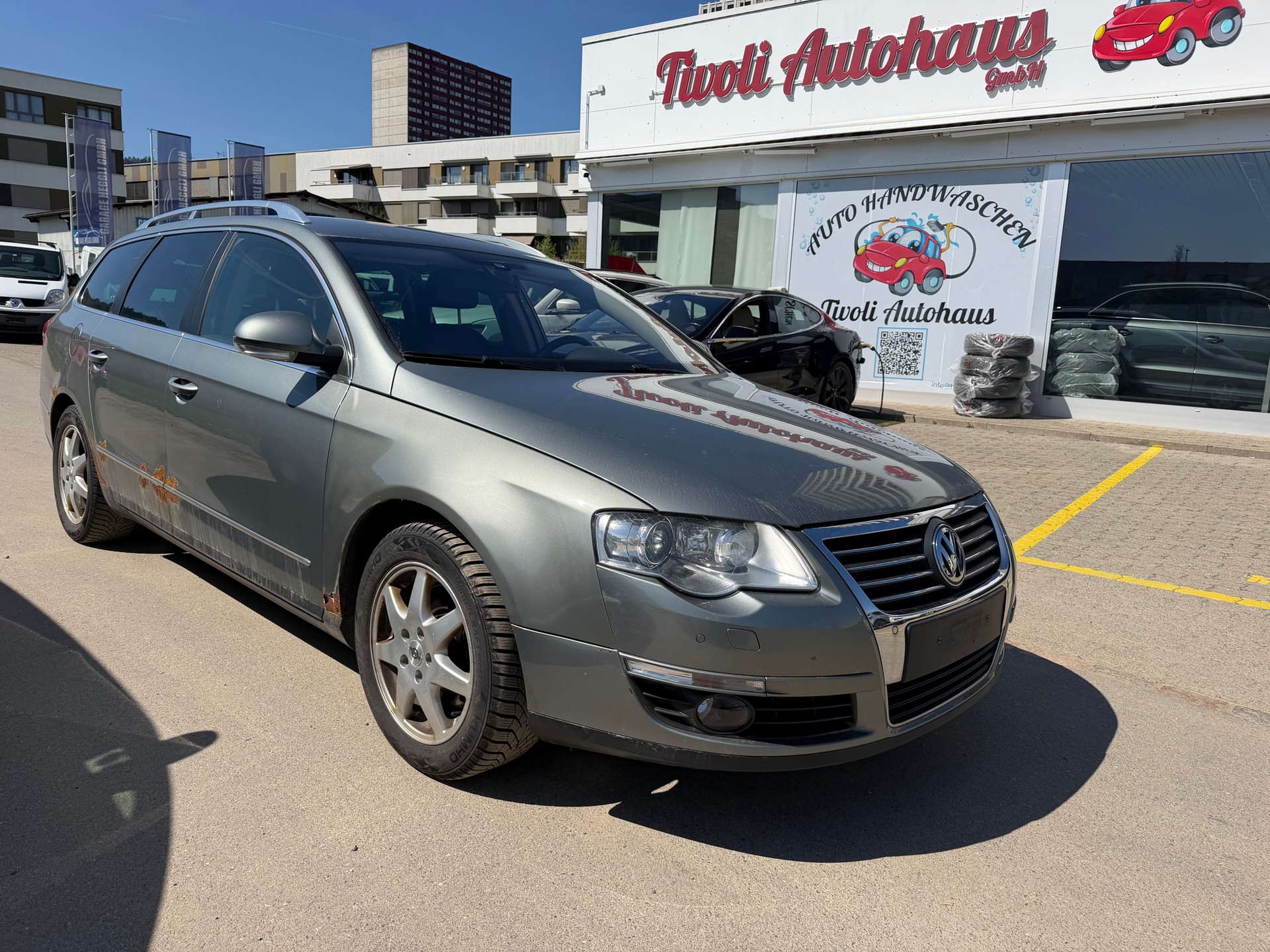 VW Passat Variant 2.0 FSI Highline 4Motion-image-2