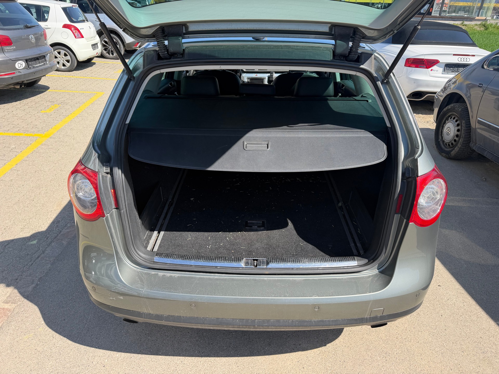 VW Passat Variant 2.0 FSI Highline 4Motion-image-10
