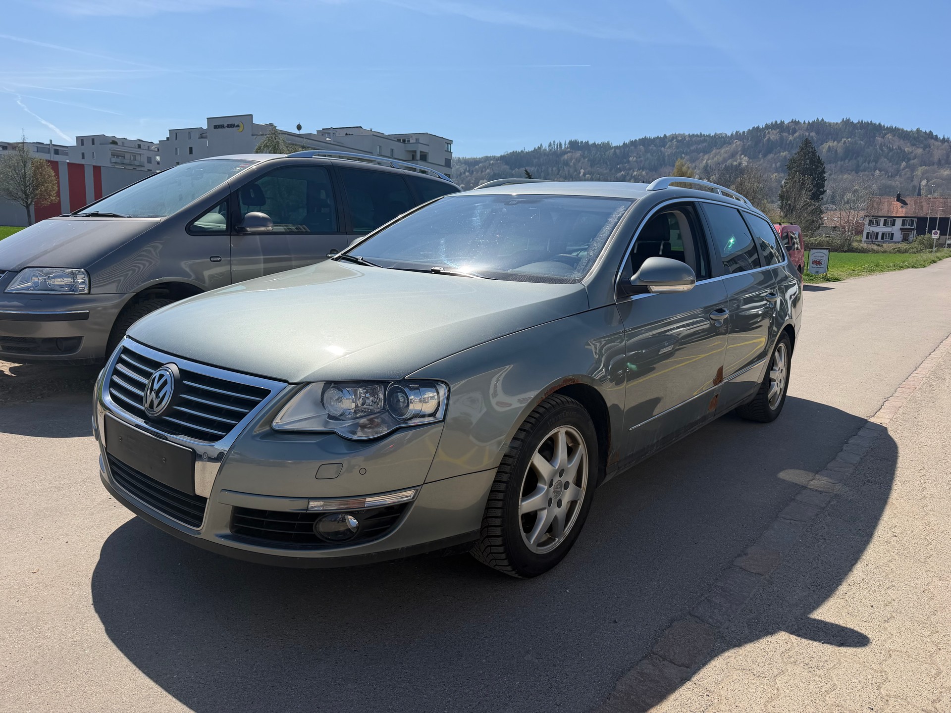 VW Passat Variant 2.0 FSI Highline 4Motion-image-0