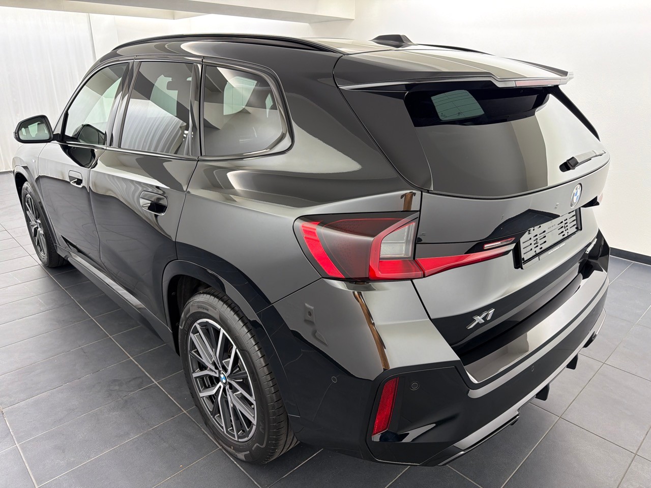 BMW X1 sDrive 18i M Sport-image-1