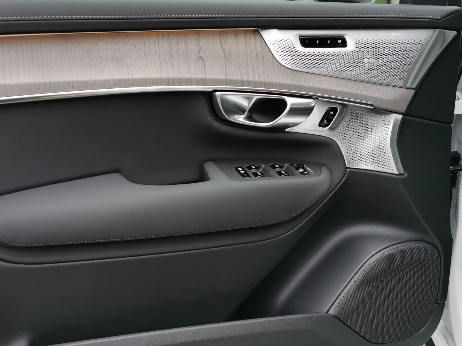 VOLVO XC90 2.0 T8 TE XCLUSIVE Edition Dark eAWD-image-14