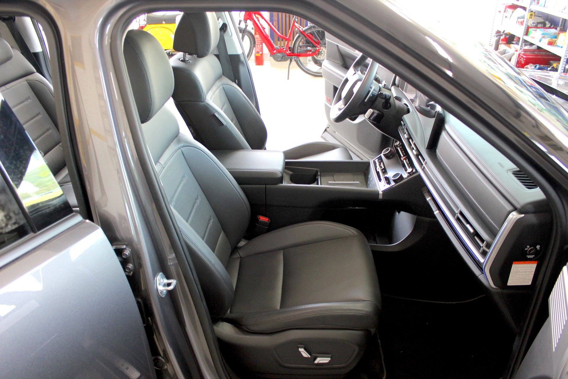 HYUNDAI HYUNDAI Santa Fe 1.6 T-GDi HEV Vertex Swiss 4WD Automatic 💥 Schweizer Fahrzeug 💥 Garantie bis 19-12-29 💥 Lieferung möglich-image-22
