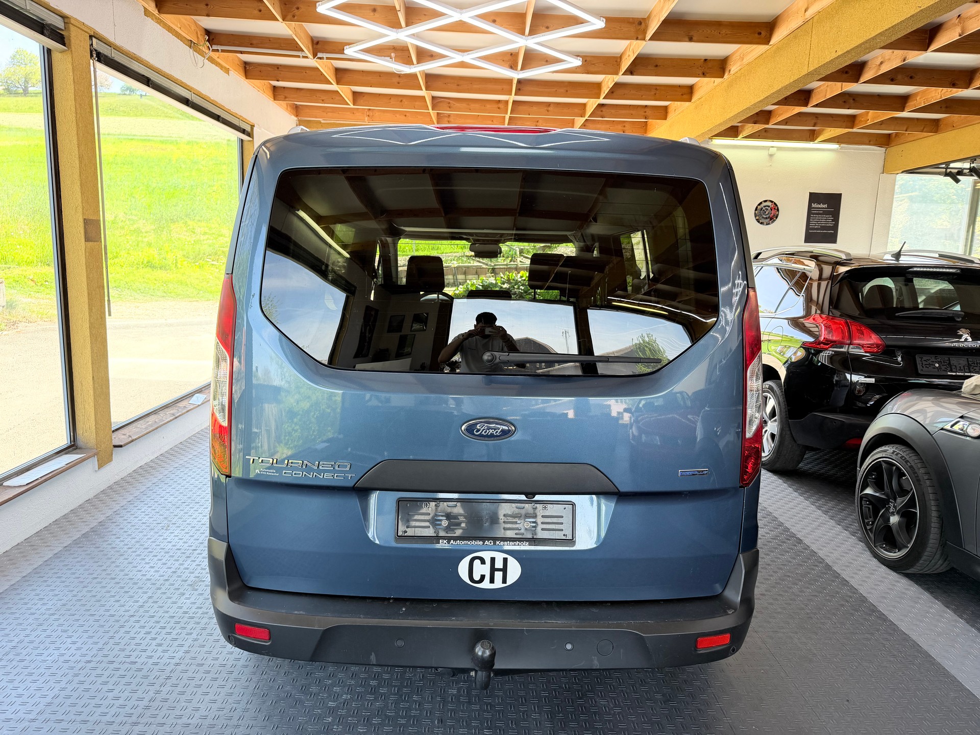 FORD Grand Tourneo Connect 1.5 EcoBlue Titanium Automat-image-4