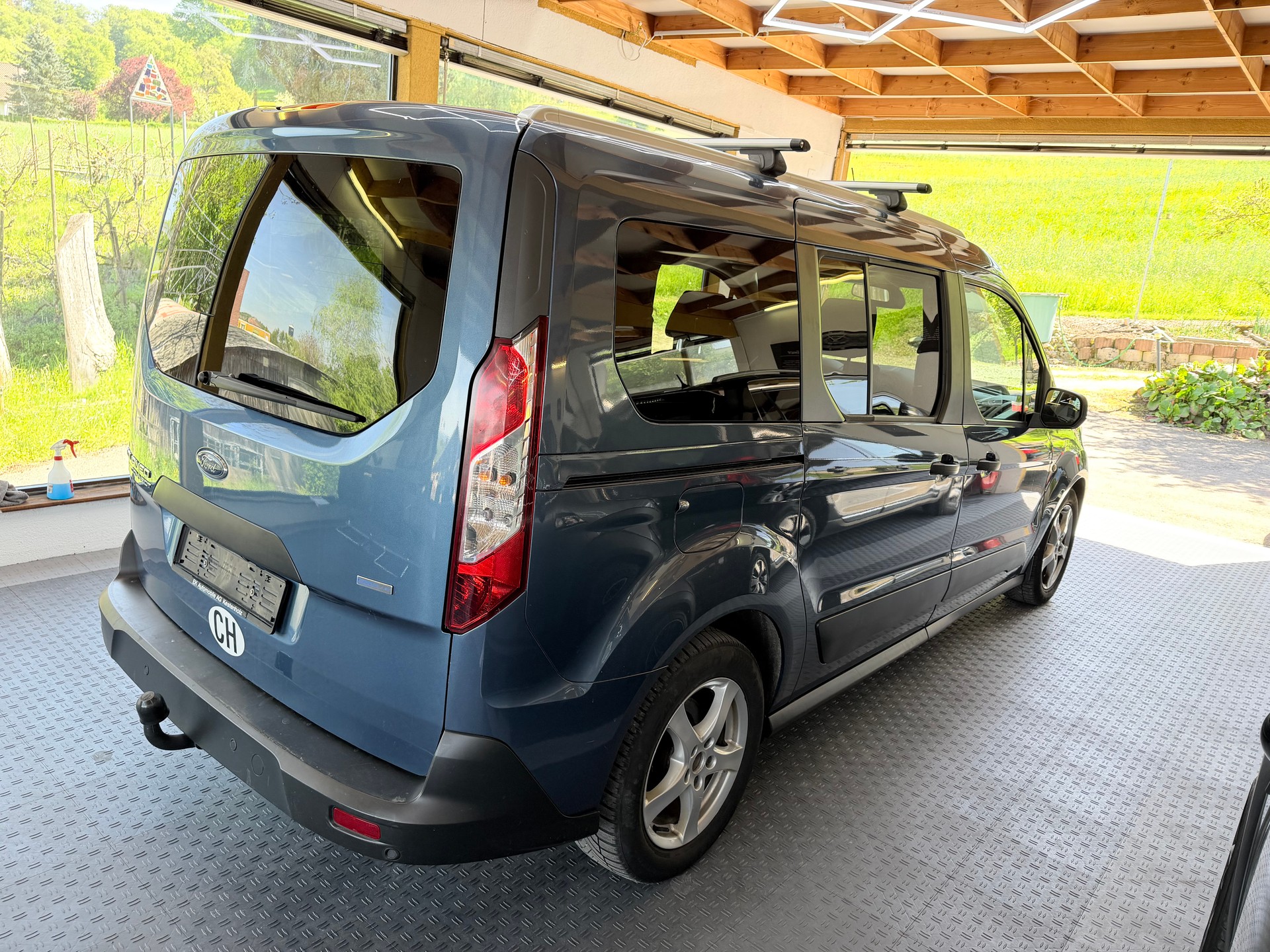 FORD Grand Tourneo Connect 1.5 EcoBlue Titanium Automat-image-3